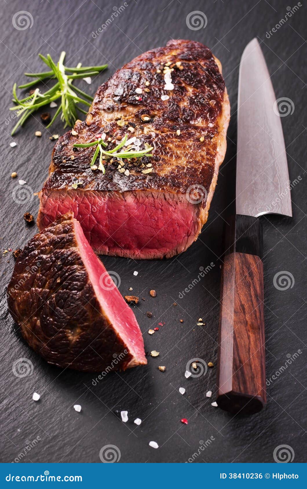 Bifteck De Boeuf Sur L'ardoise Noire Photo stock Image du inférieur