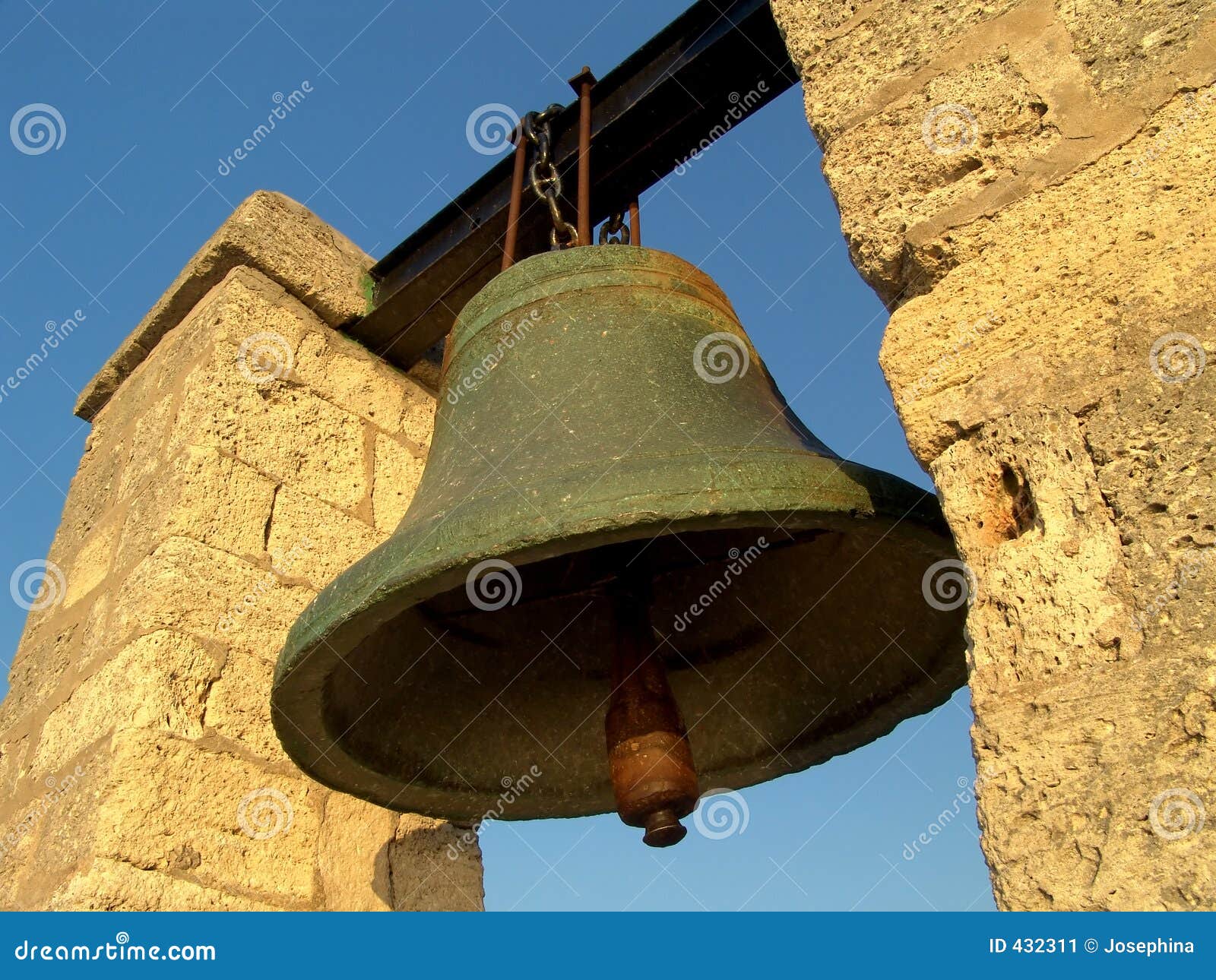 residu wanhoop Manifesteren Big bell stock image. Image of bell, blue, stone, ring - 432311