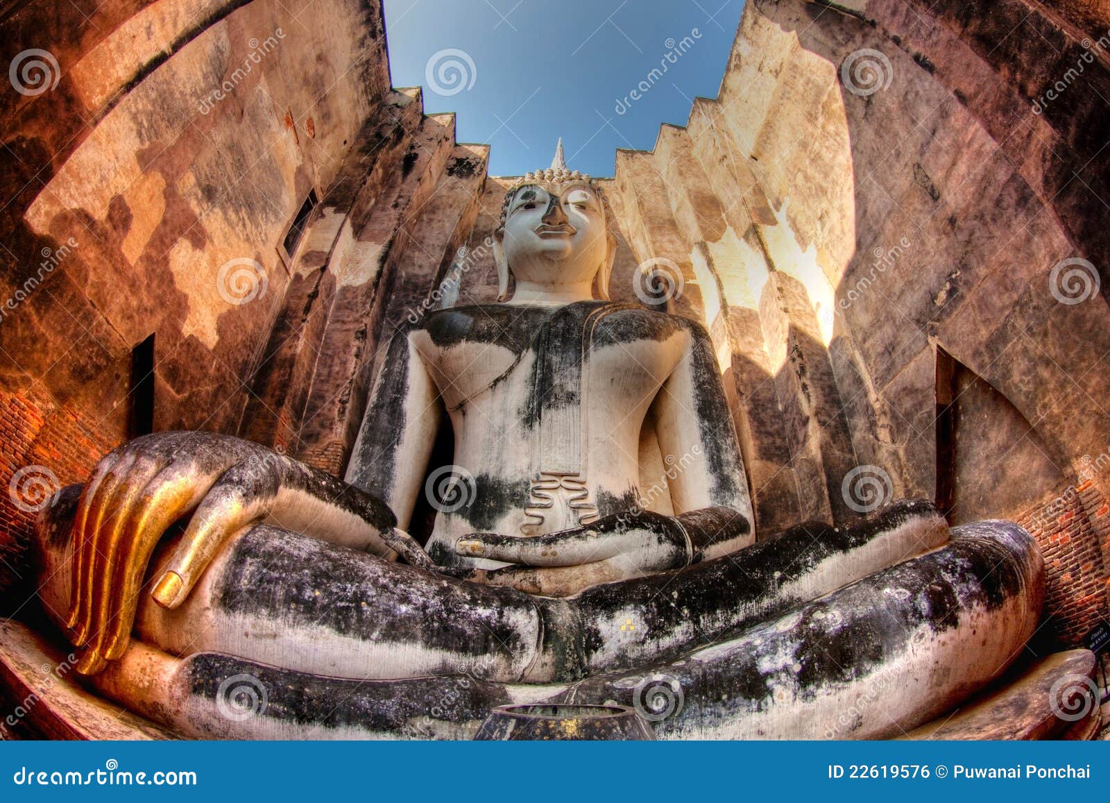 big buddha at srichum temple