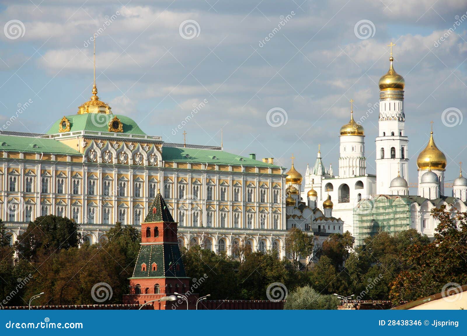 the big kremlin palace and the ivan the graet bell tower