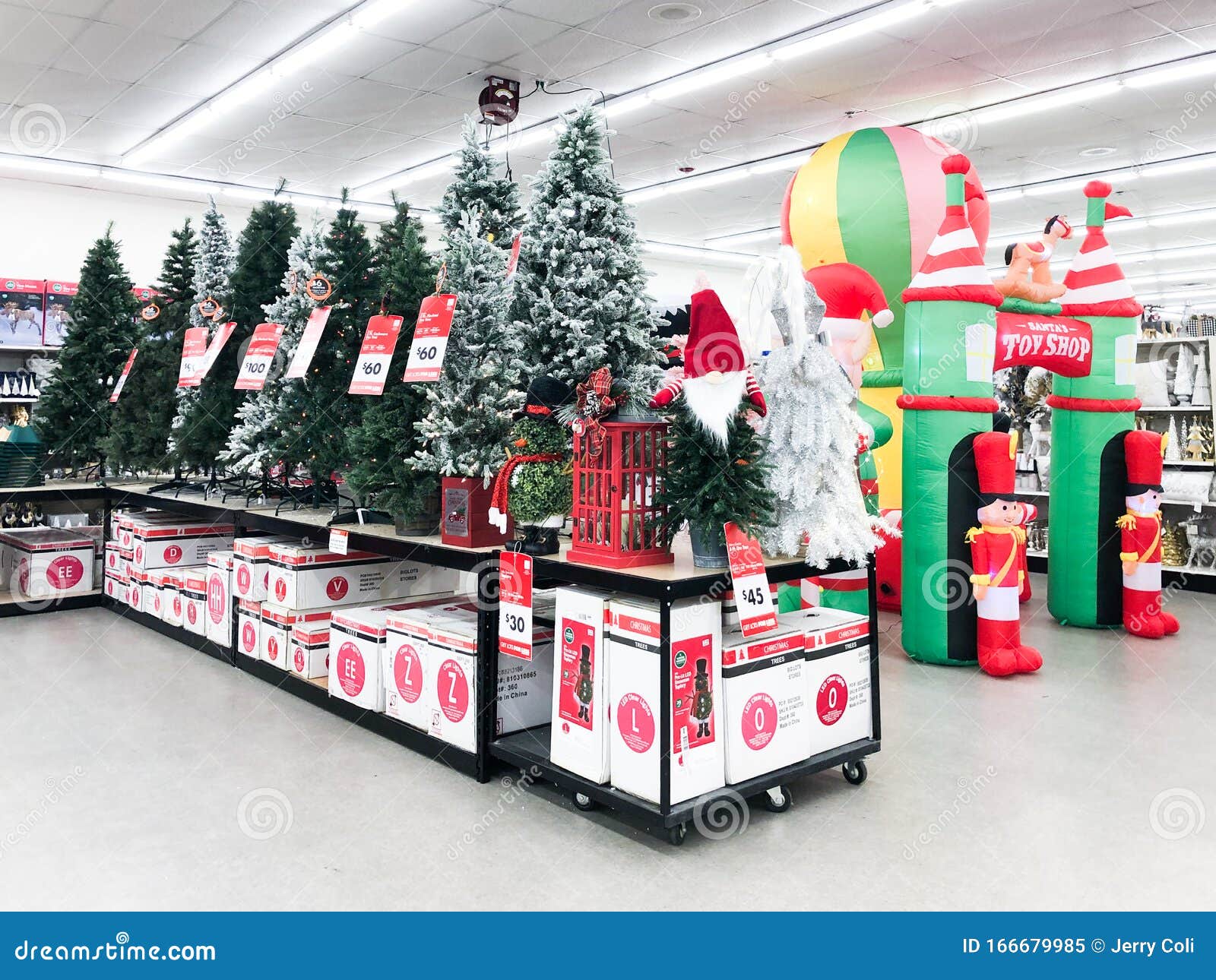 Big Lots Store Gets Ready for the Christmas Season Editorial Image ...