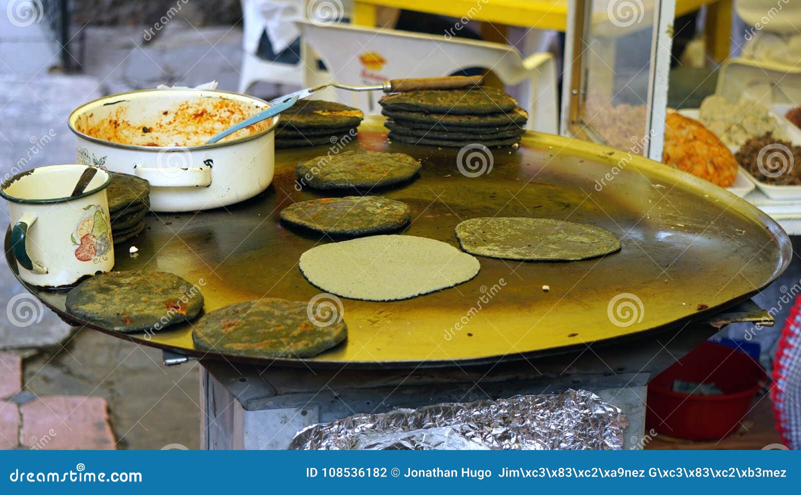 https://thumbs.dreamstime.com/z/big-mexican-comal-food-mexican-cooking-metallic-tray-used-to-cook-traditional-gorditas-mexican-traditional-food-made-108536182.jpg