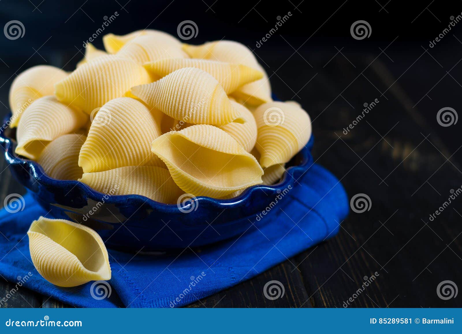 Big Pasta Shells for Stuffing, Uncooked Stock Image Image of spoon