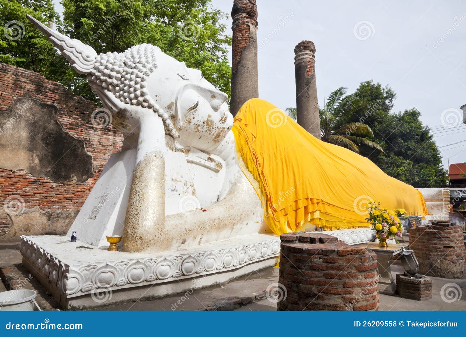 Big Reclining Buddha in Wat Yai Chai Mongkol Stock Photo - Image of ...