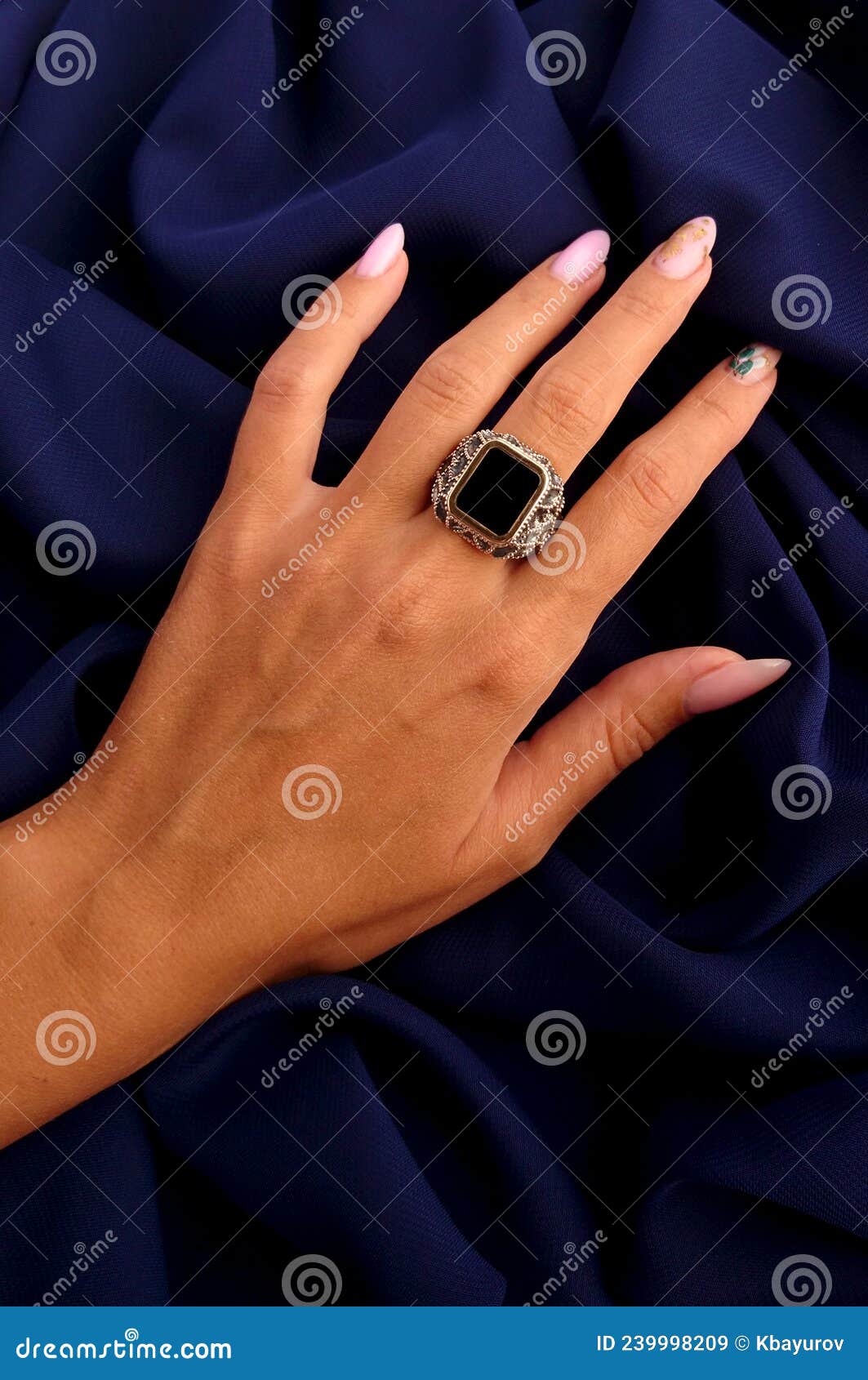Hand With Big Rings Wedding Fancy Fingernail Photo Background And Picture  For Free Download - Pngtree