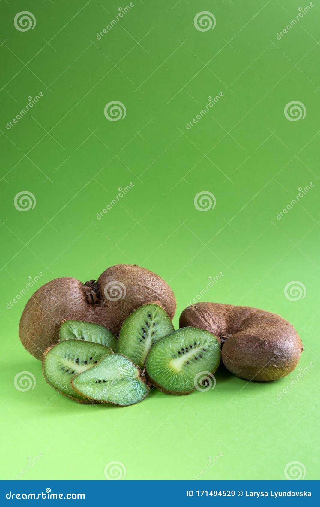 Kiwi hữu cơ không chỉ là một loại trái cây tuyệt vời cho sức khỏe, mà còn là nguồn cảm hứng vô tận cho nghệ thuật. Xem hình ảnh liên quan để khám phá sức sống sáng tạo của kiwi hữu cơ.