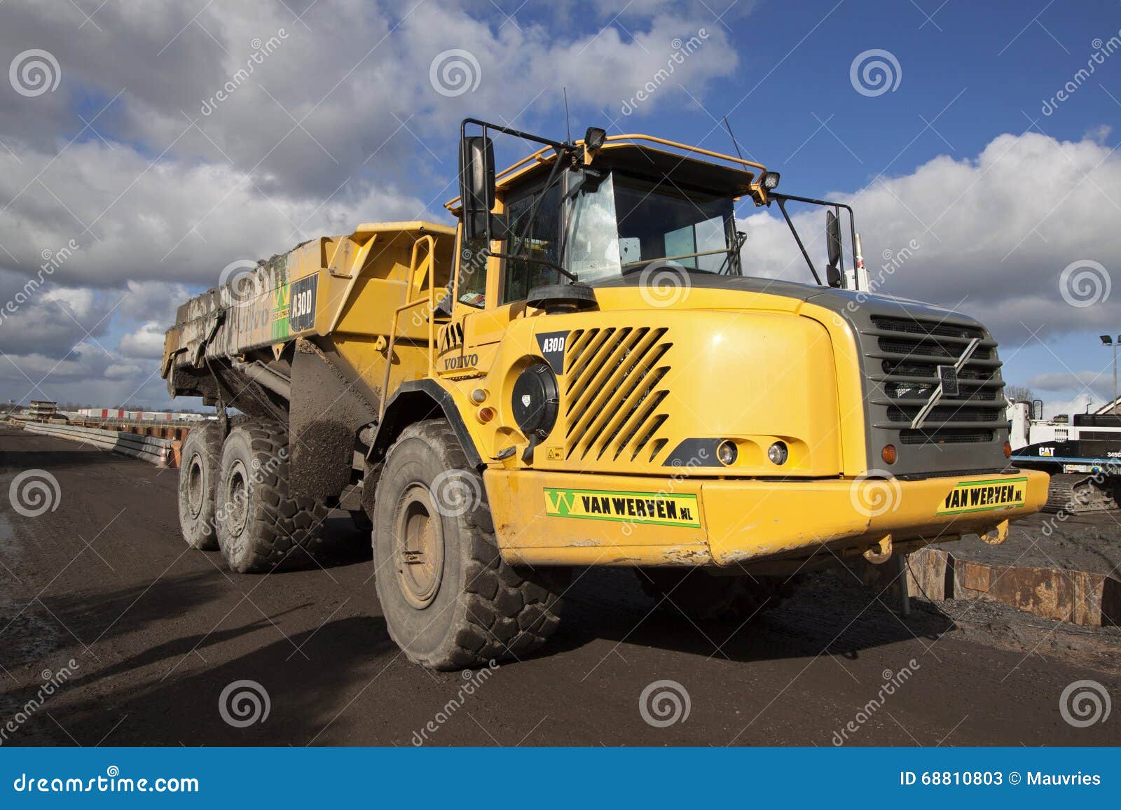VOLVO FMX 460 heavy duty construction dumper truck Stock Photo - Alamy