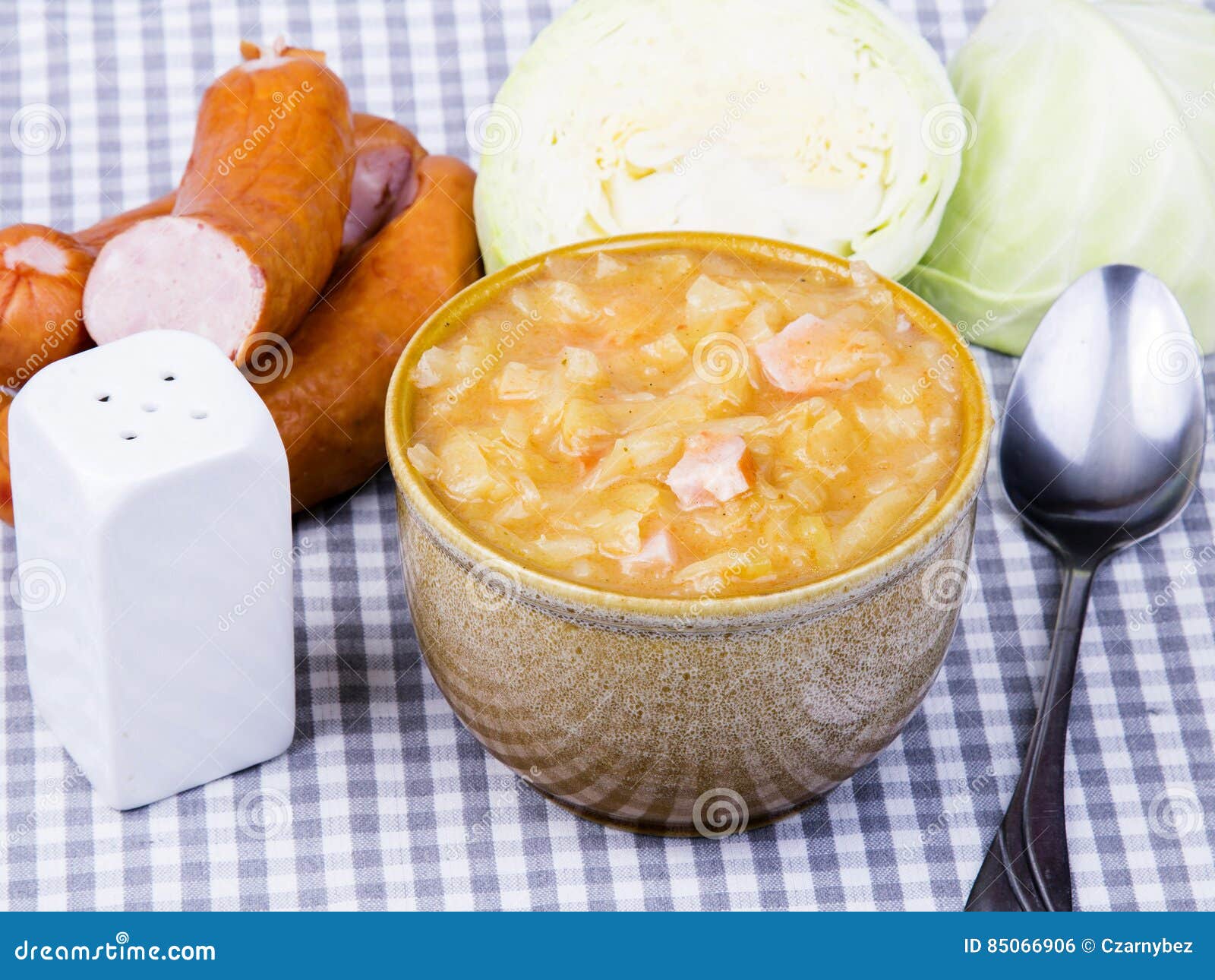 Bigos, Polnisches Sauerkraut Und Wursteintopfgericht Stockfoto - Bild ...