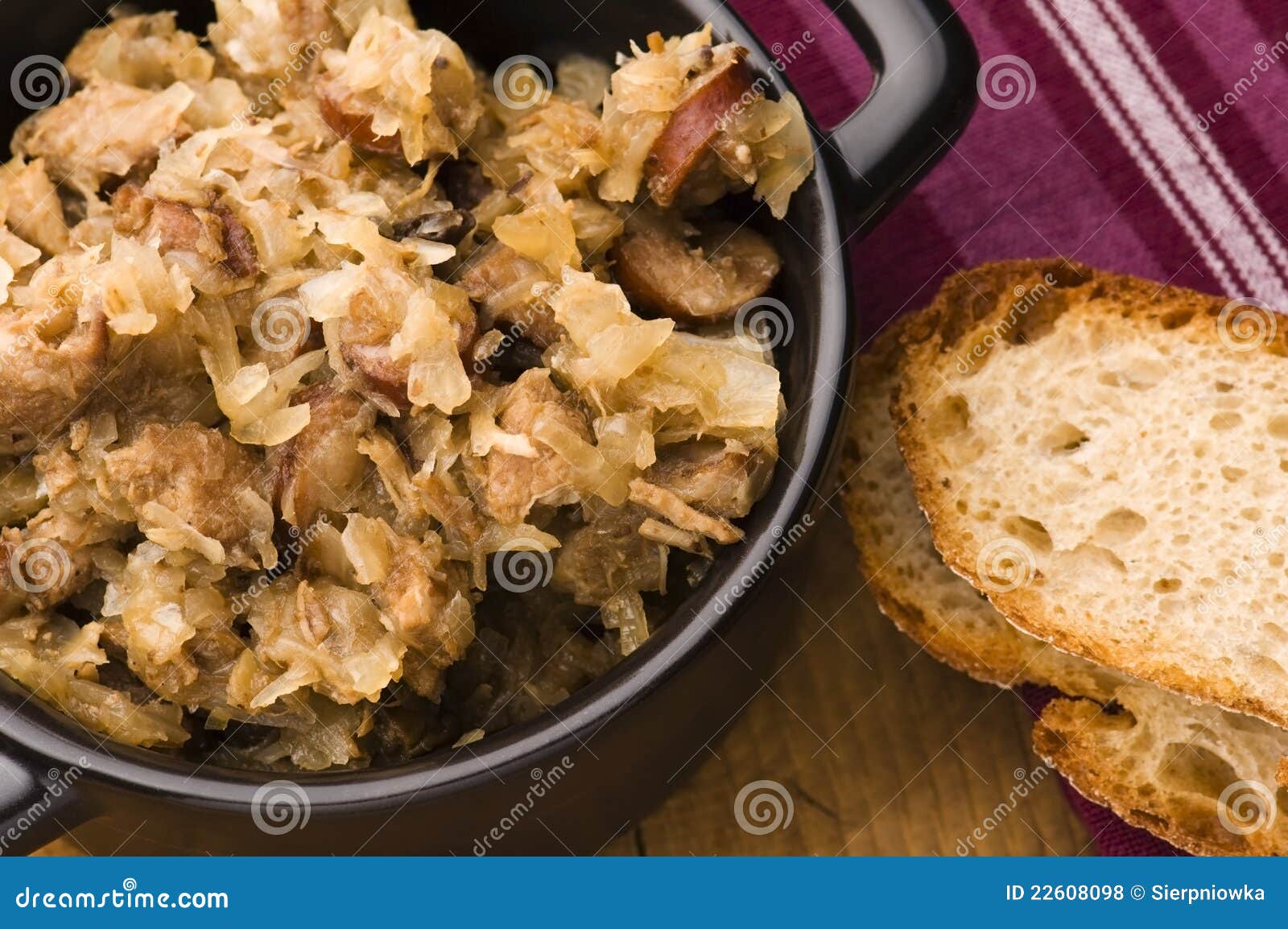 Bigos - Traditionelles Polnisches Sauerkraut Stockfoto - Bild von ...