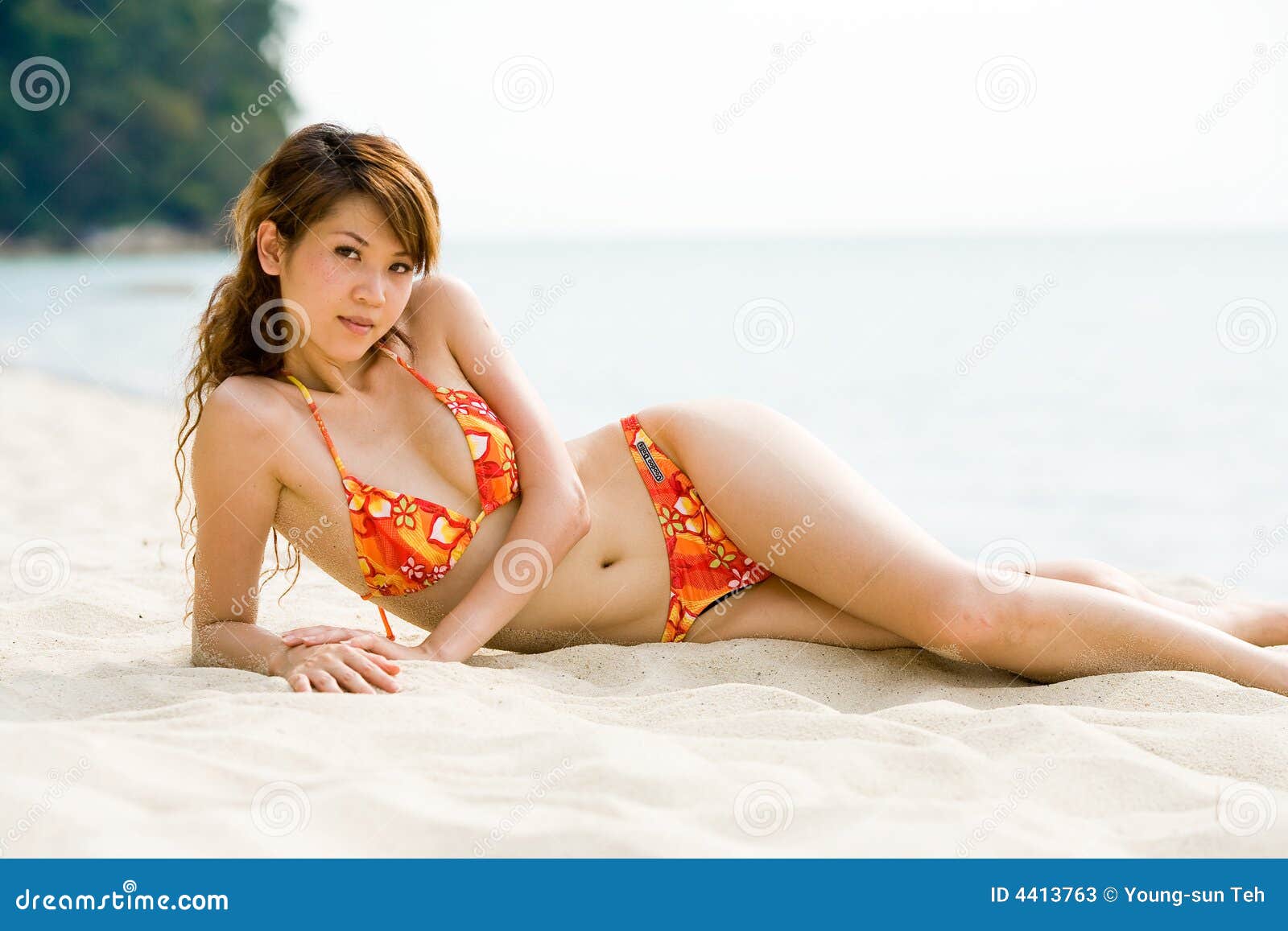 1,173 Bikini Stretching Stock Photos