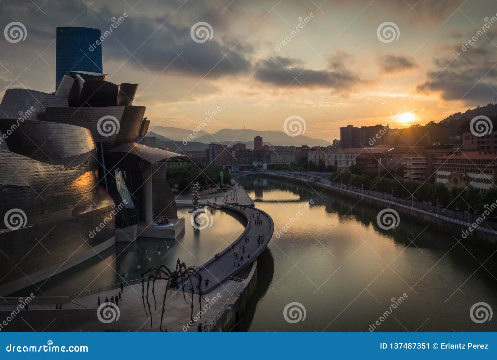 Bilbao Espagne 8 Juillet 2018 Vue De Coucher Du Soleil