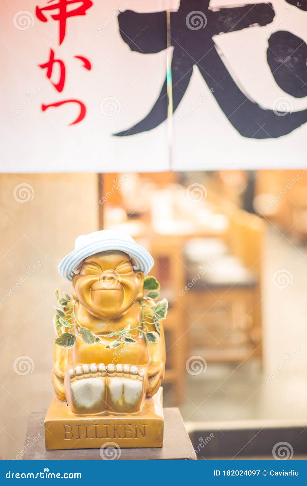 Hacer un muñeco de nieve Religioso Pigmento Billar En Shinsekai Osaka. La Famosa Estatua De Billar Afuera De La Tienda.  Billiken Es Una Muñeca Encantadora Fotografía editorial - Imagen de  japonés, ciudad: 182024097