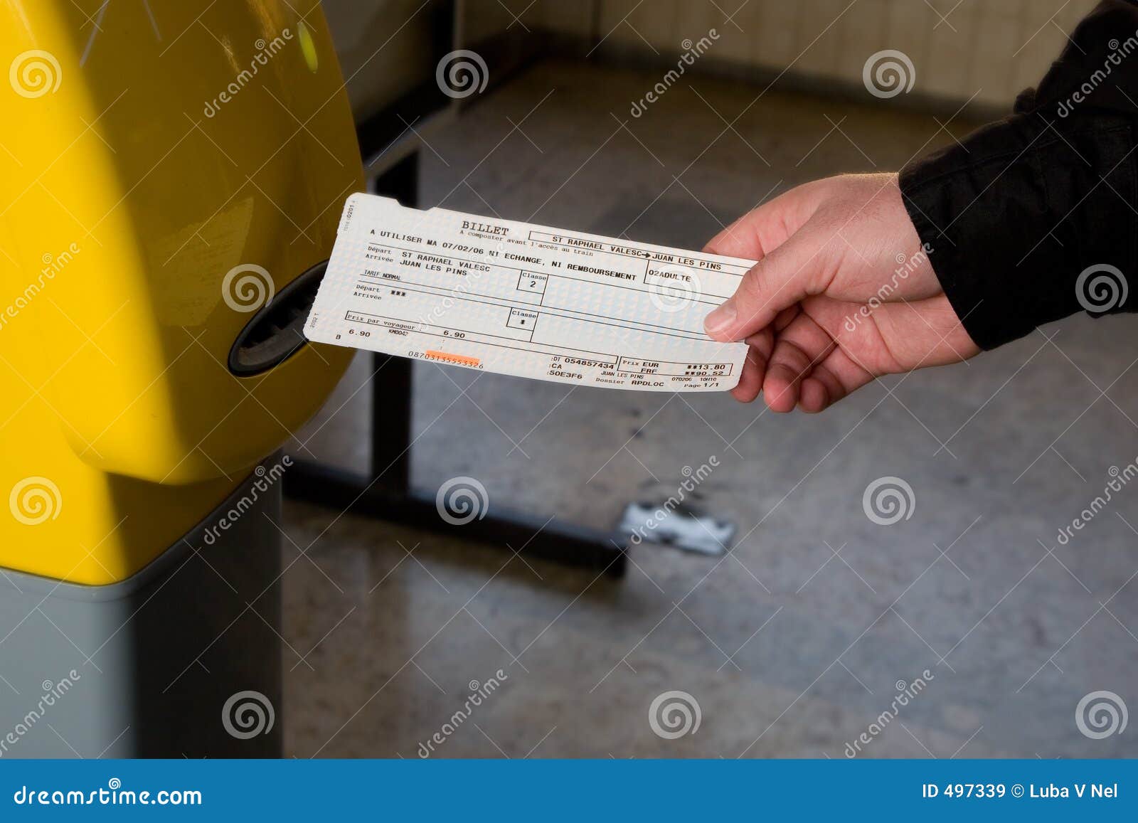 Billet de train image stock. Image du embarquer, public 497339