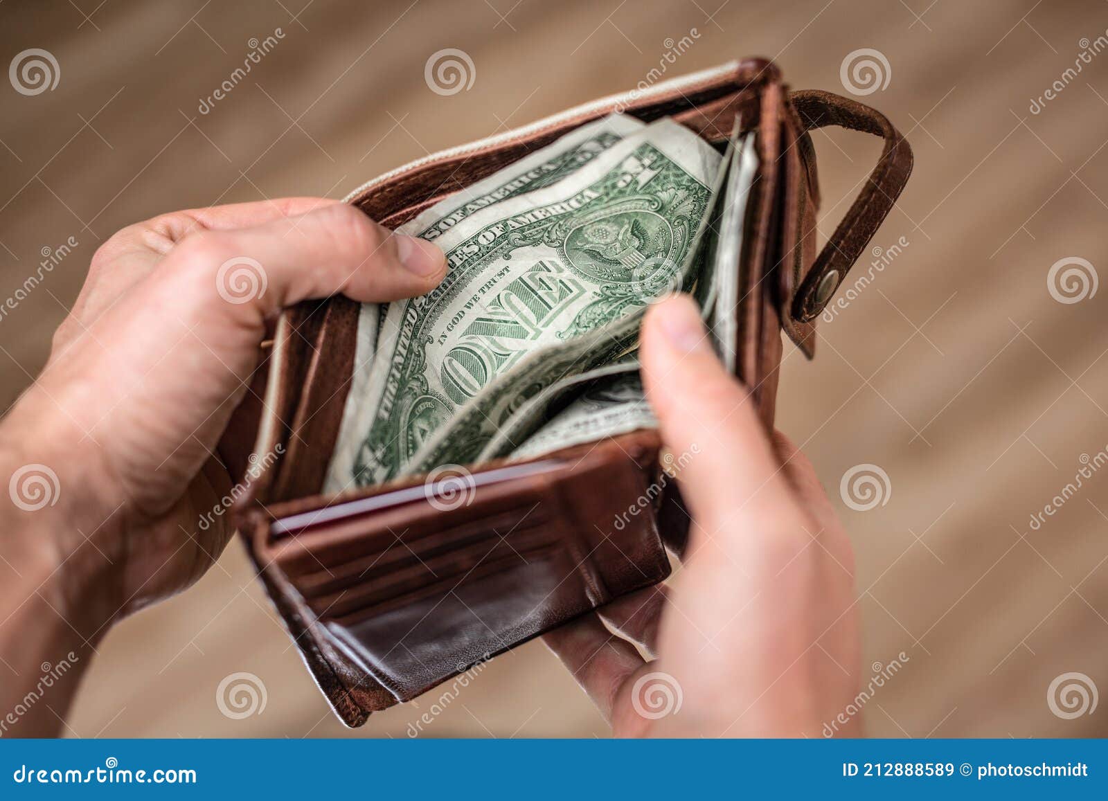 Cartera outlet con billetes
