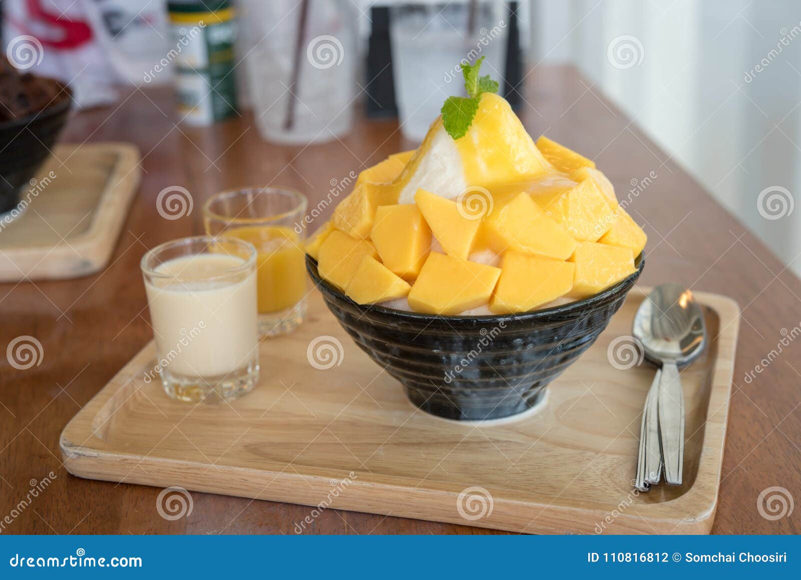 Bingsu Korea Food Mango Served with Sweetened Condensed Milk Stock ...