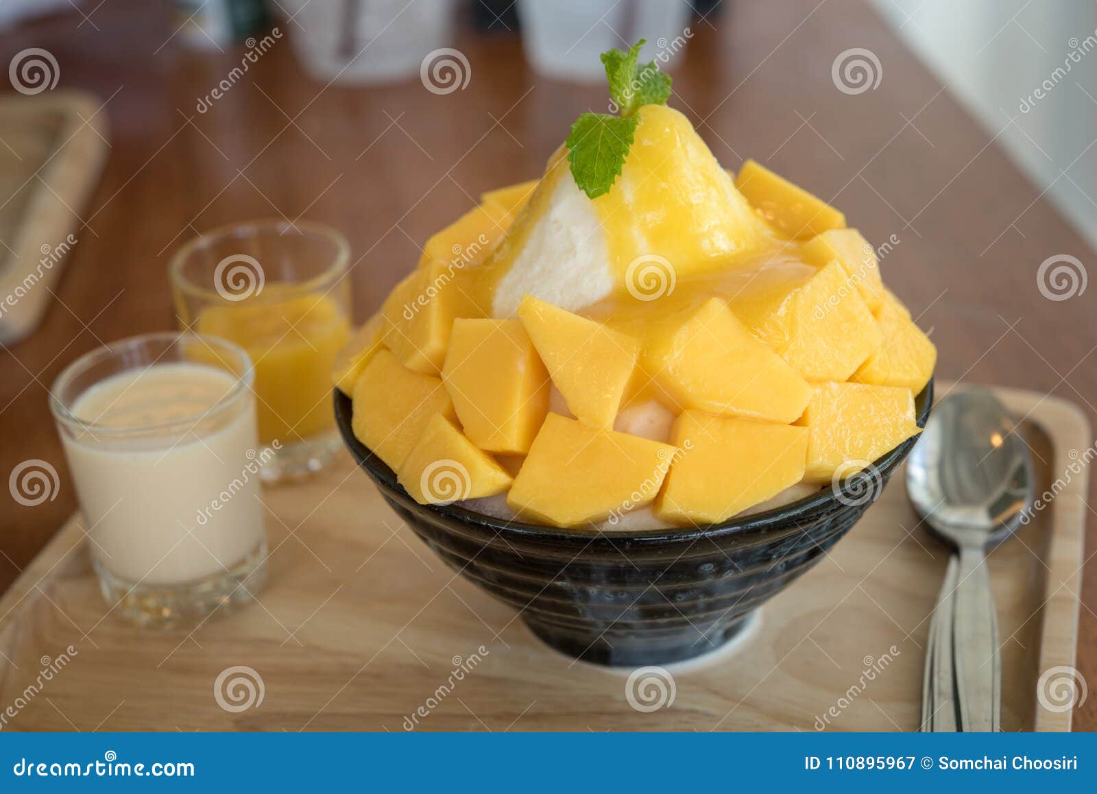 Bingsu Korea Food Mango Served with Sweetened Condensed Milk Stock ...