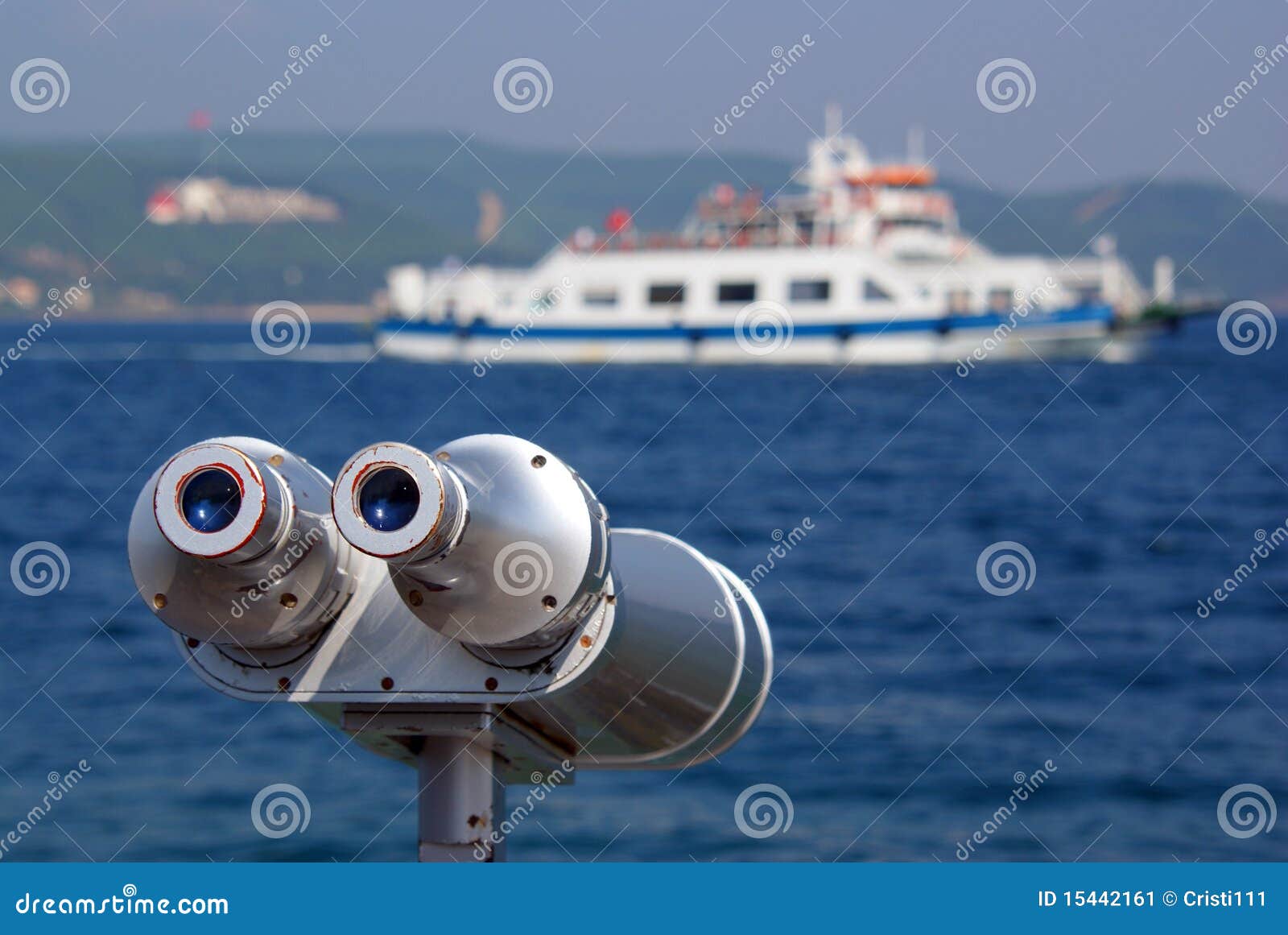 binocular for seeing the far ships