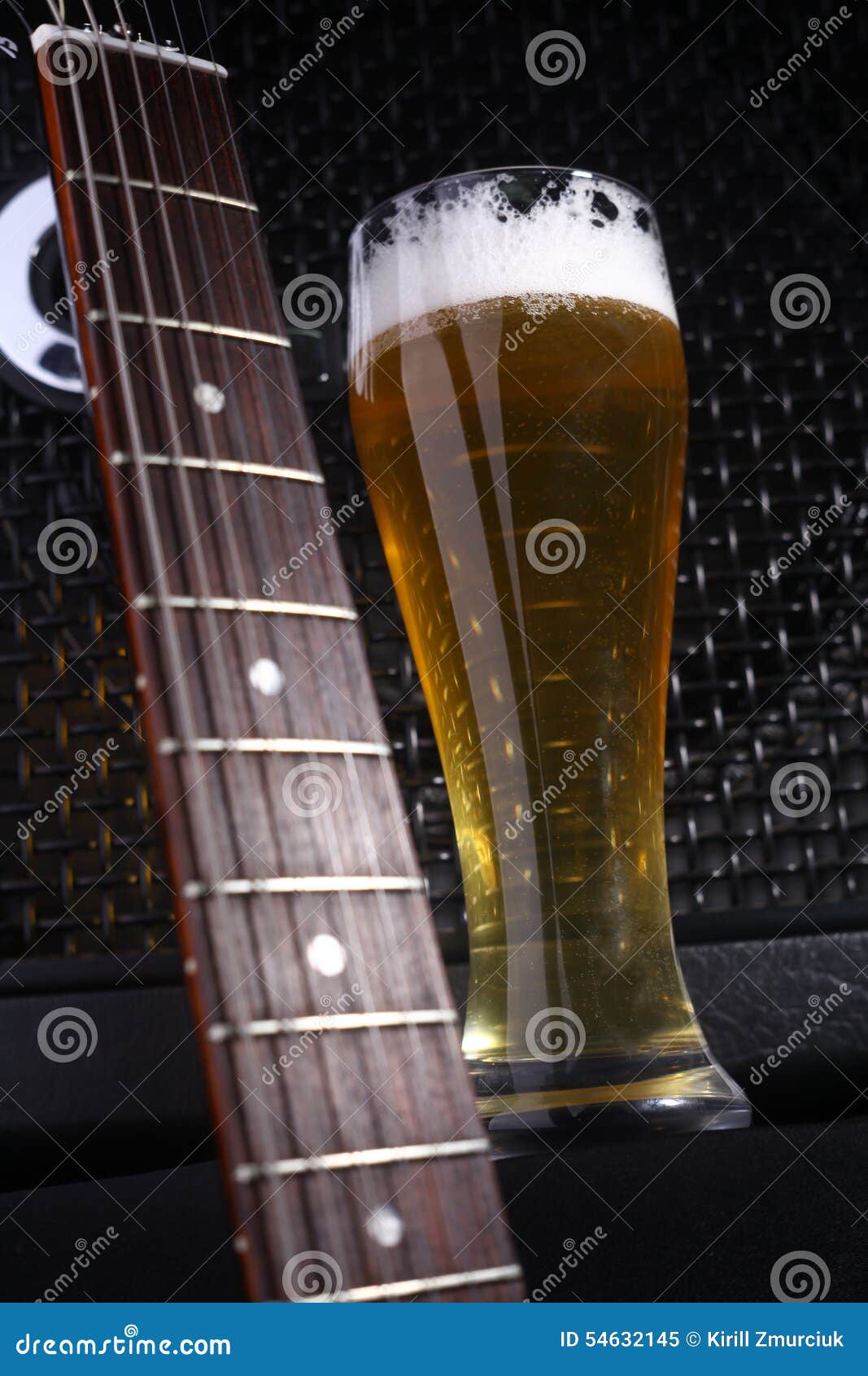 Birra e musica immagine stock. Immagine di festival, stringhe - 54632145