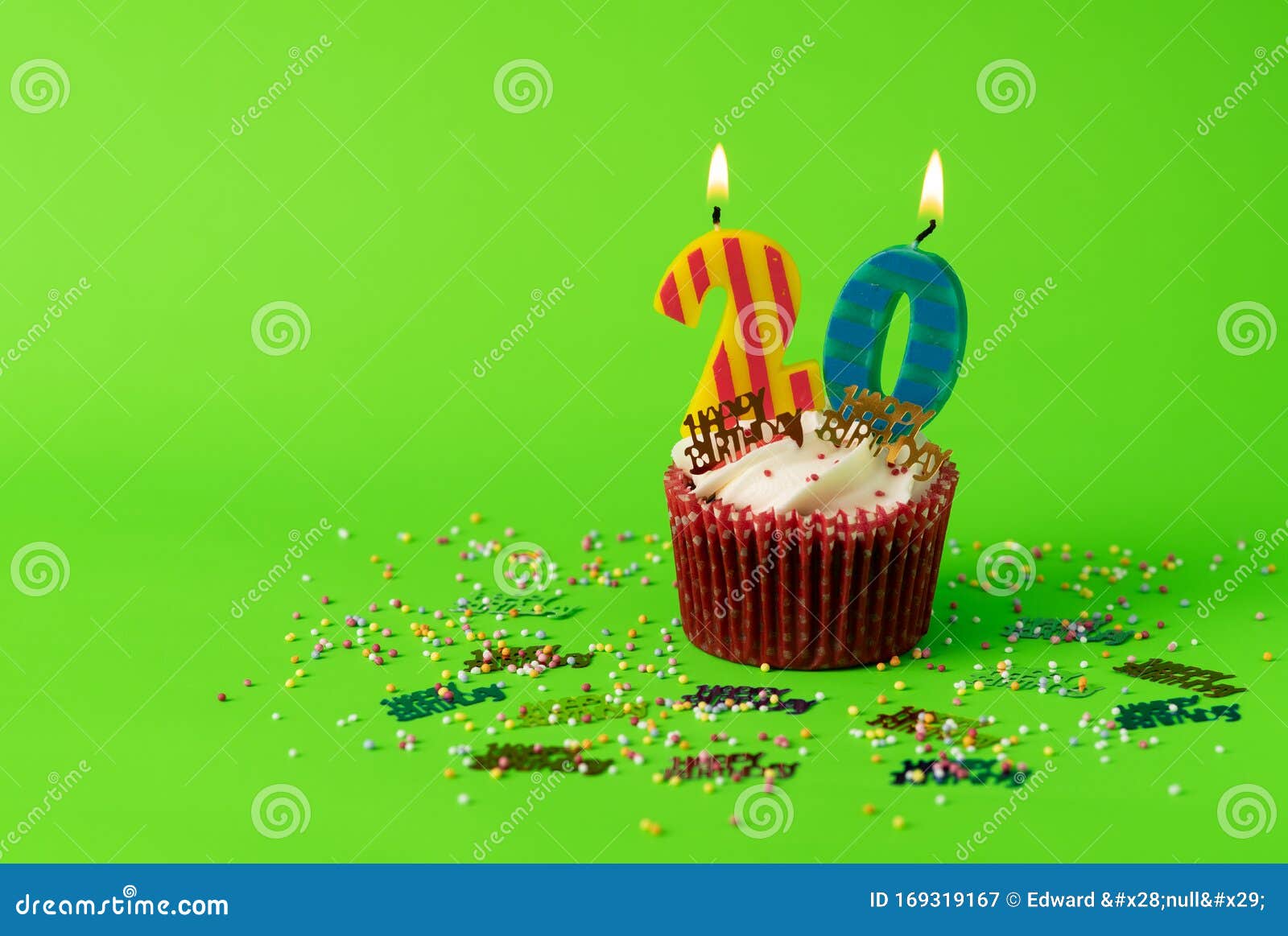 Birthday Cupcake: Một chiếc Cupcake đầy màu sắc và tràn đầy hương thơm ngọt ngào sẽ khiến ngày sinh nhật của bạn trở nên thật đặc biệt và ý nghĩa. Cùng xem qua hình ảnh để chinh phục trái tim người được tặng món quà này nhé!