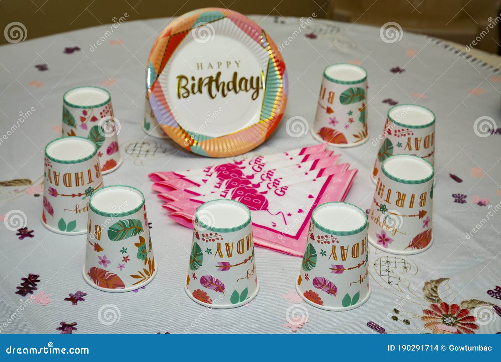 2,505 Plates Birthday Party Photos Free & RoyaltyFree Stock Photos from Dreamstime