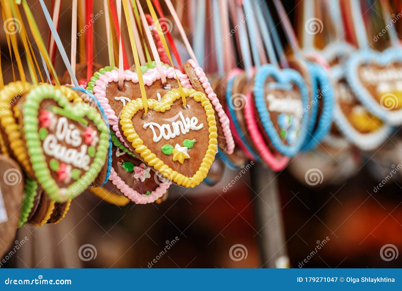 Coração De Pão-de-gengibre Na Tradição Alemã Mercado De Natal Tradução De  Texto só Porque Te Amo Imagem de Stock - Imagem de doce, bolo: 167735979