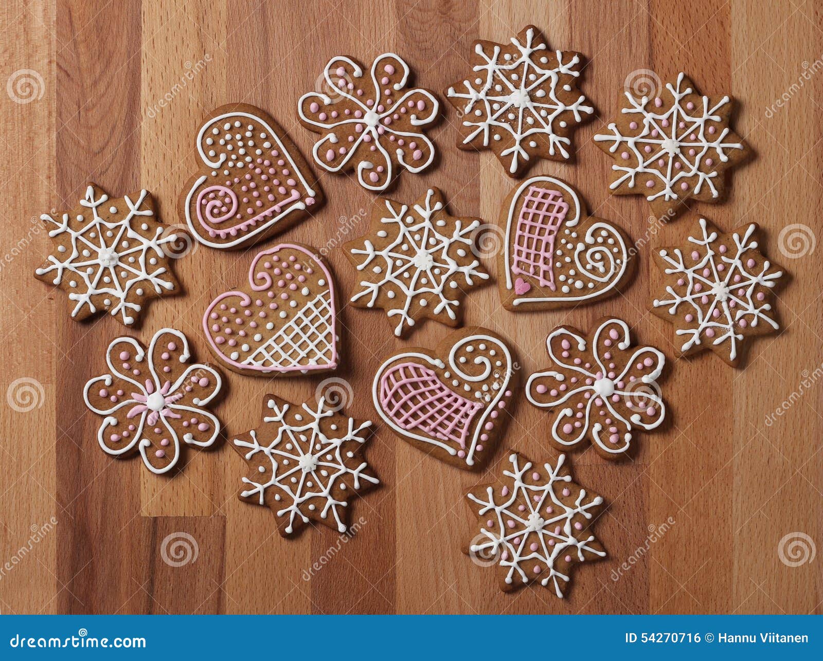 Biscotti Decorati Natale.Biscotti Decorati Del Pan Di Zenzero Di Natale Fotografia Stock Immagine Di Tradizionale Legno 54270716