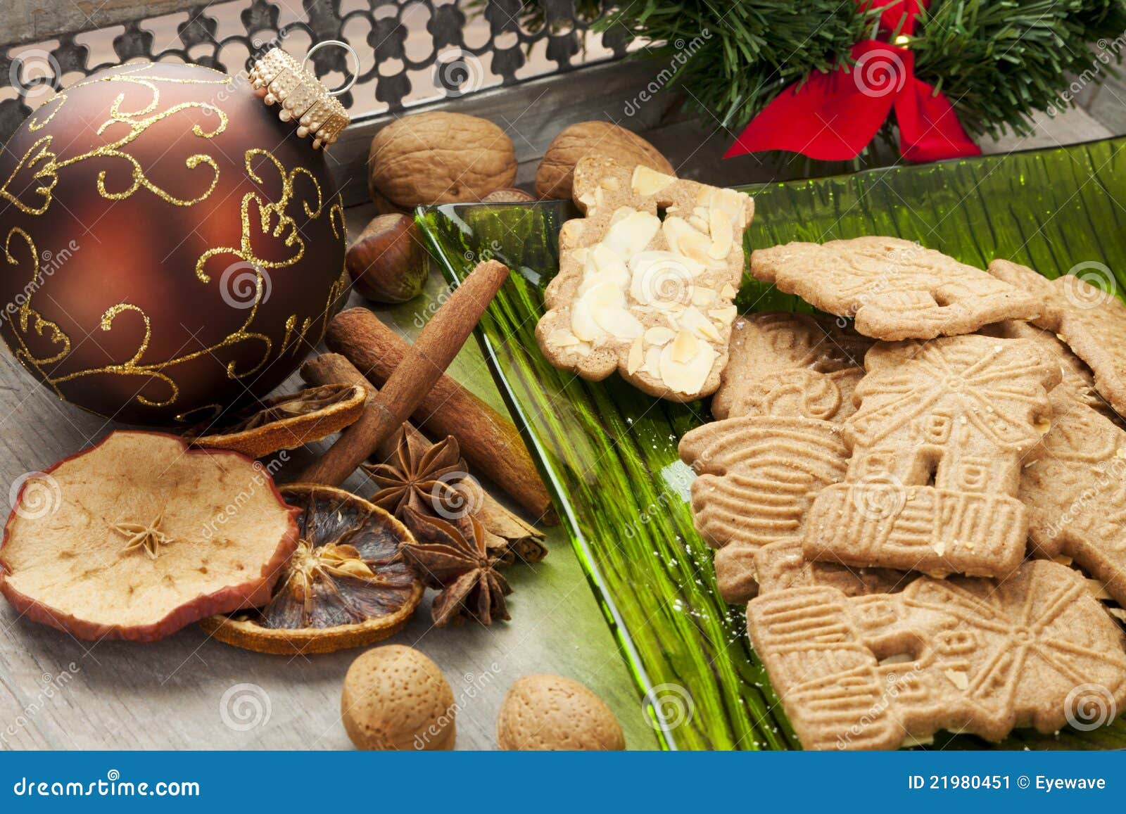 Biscotti Di Natale Olandesi.Biscotti Spezie E Decorazione Olandesi Di Natale Immagine Stock Immagine Di Stella Cannella 21980451