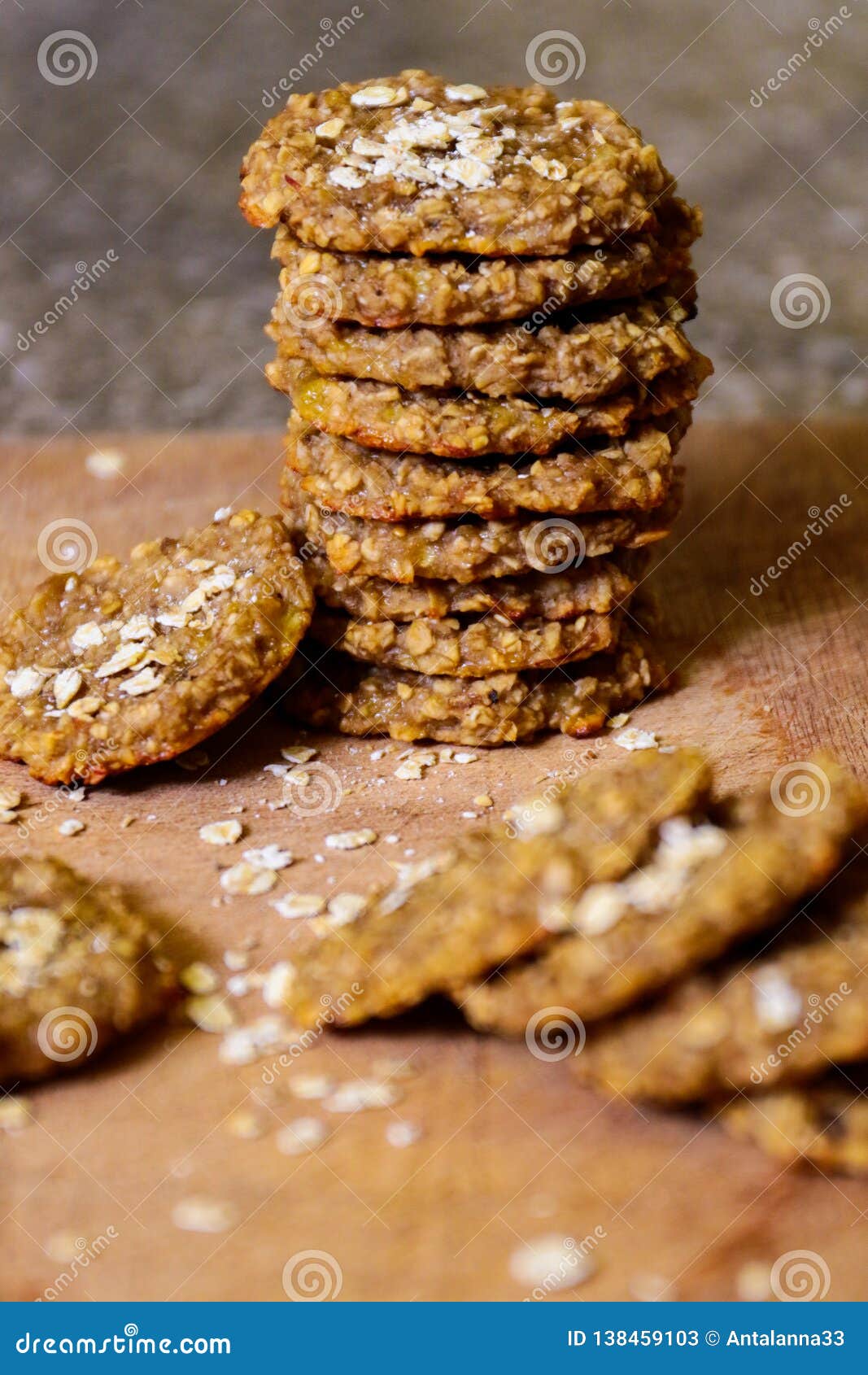 Biscuit De Farine D Avoine De Banane Sur Le Conseil En Bois Image Stock Image Du Destination Lettres Biscuit De Farine D Avoine De Banane Sur Le Conseil En Bois Image Stock Image Du Destination Lettres