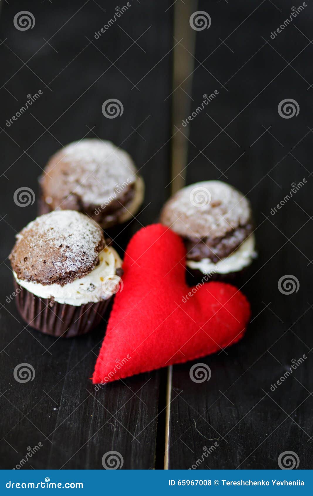 Biscuits de jour de Valentine s. Gâteau de chocolat pour le jour de Valentine