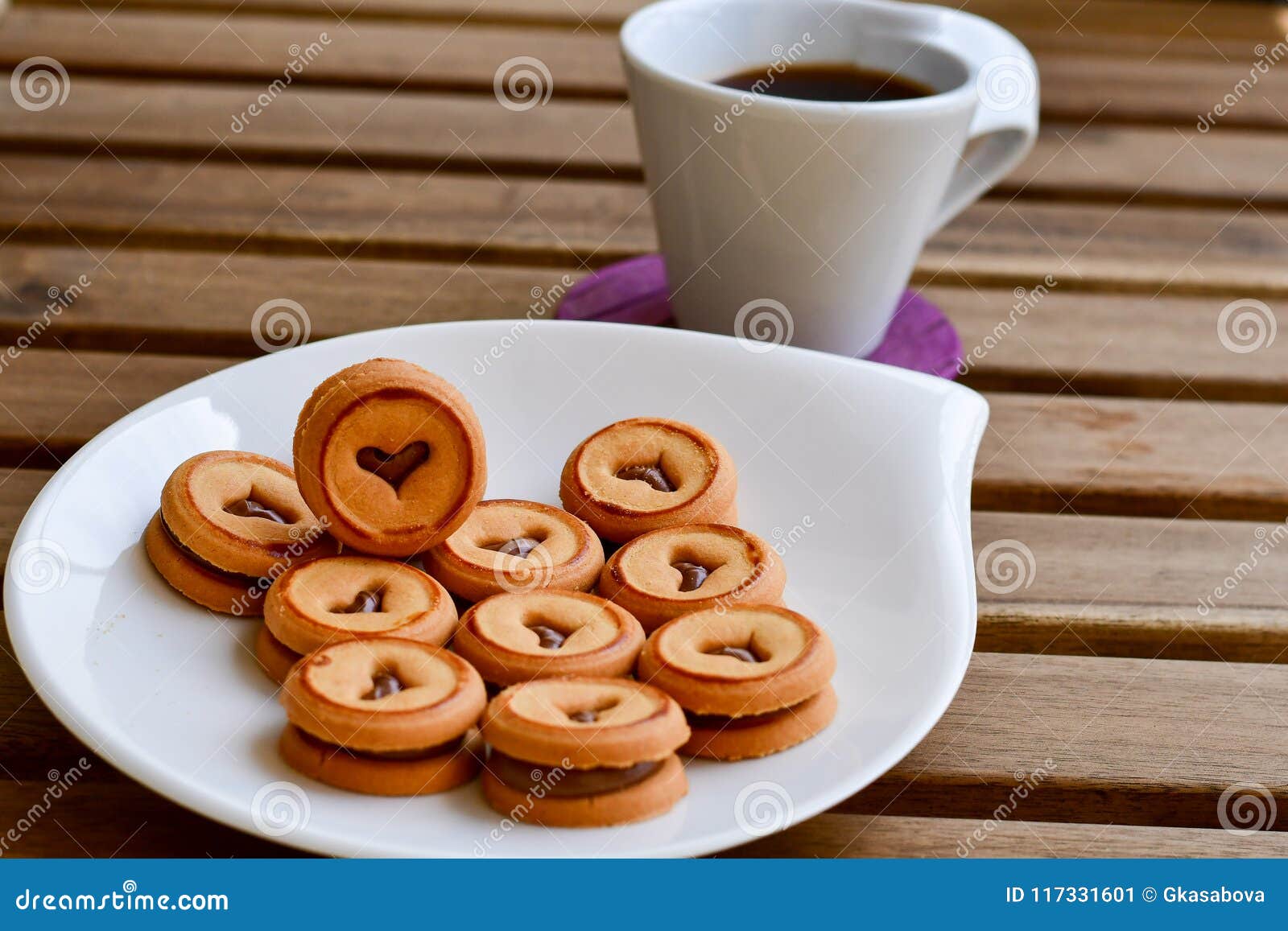 Biscuits et café image stock. Image du énergie, café 117331601