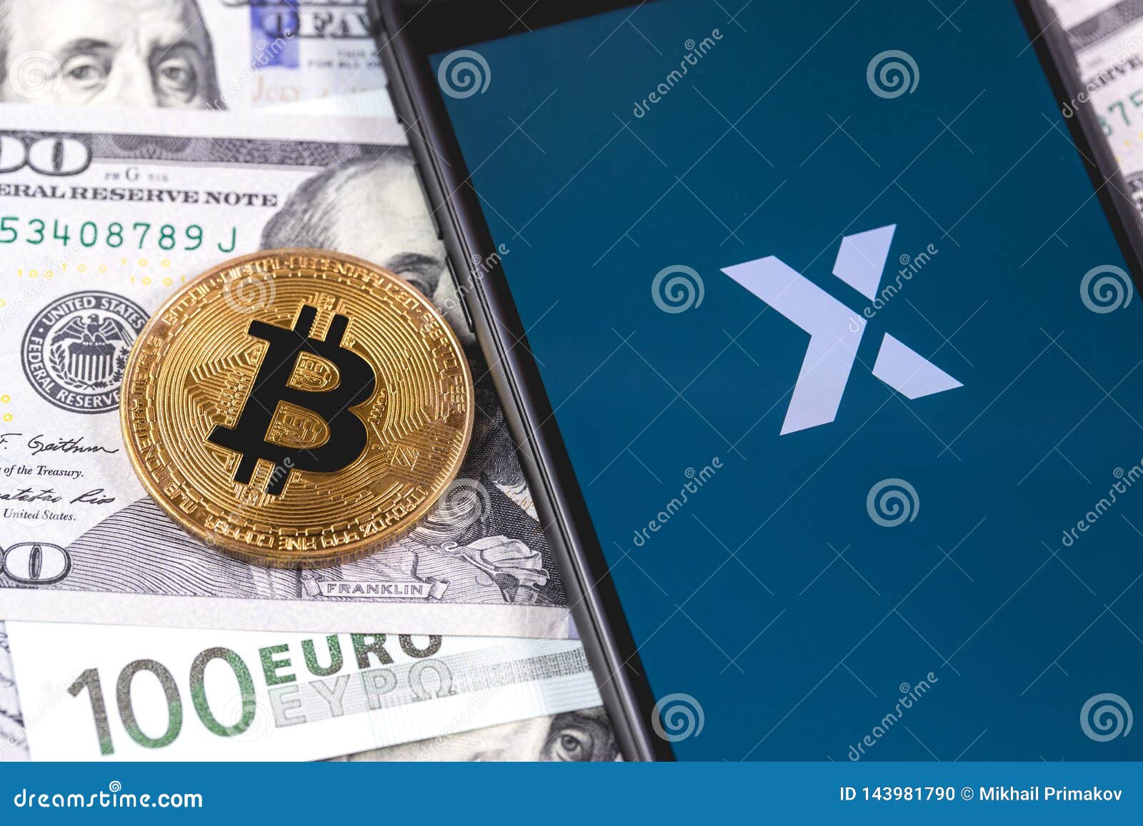 Bitcoin, Dinero Y App De Poloniex En El Smartphone De La ...