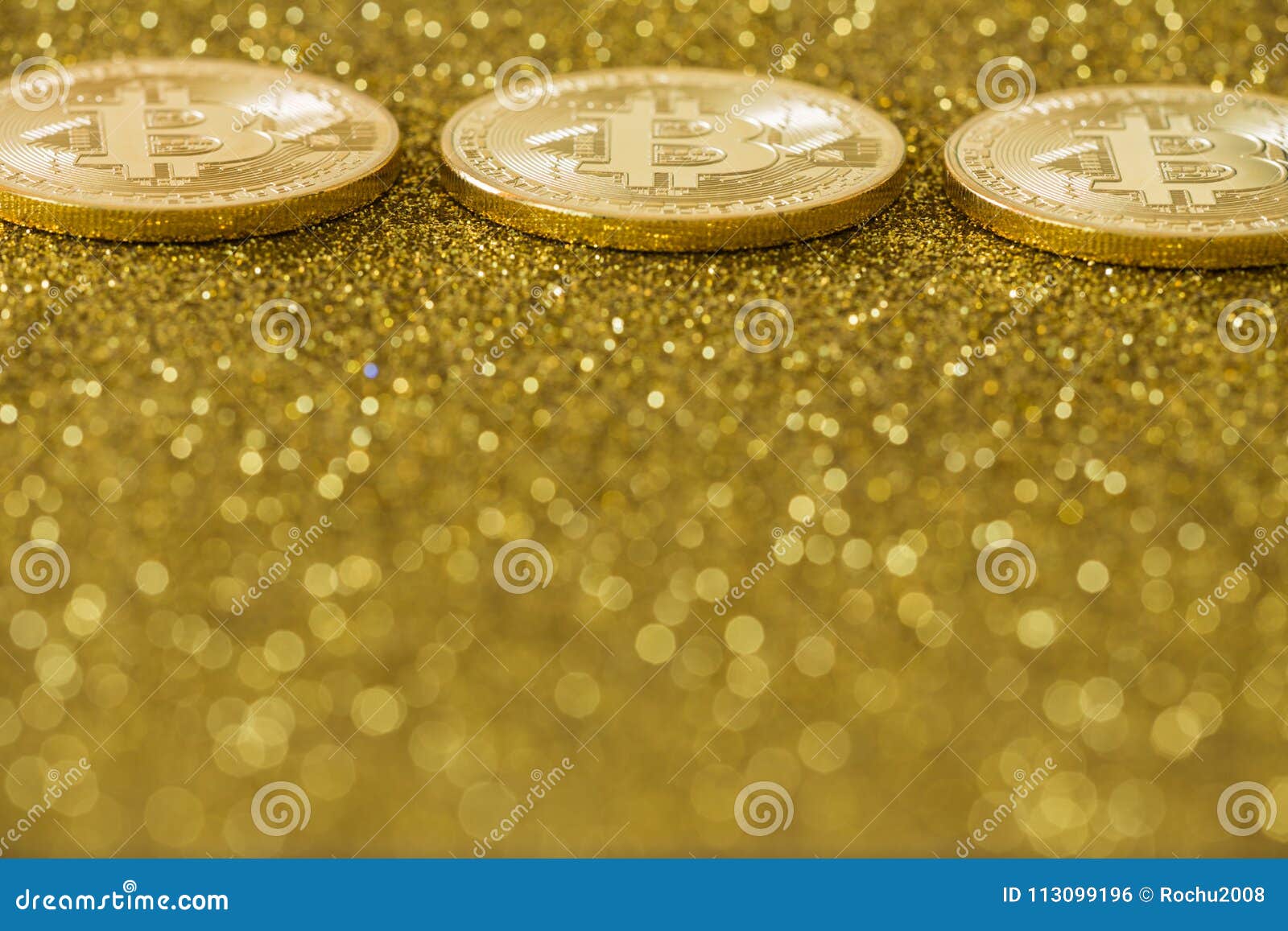 Bitcoin, Dinheiro Virtual No Fundo Dourado Brilhante Foto de Stock - Imagem  de troca, dourado: 113099196