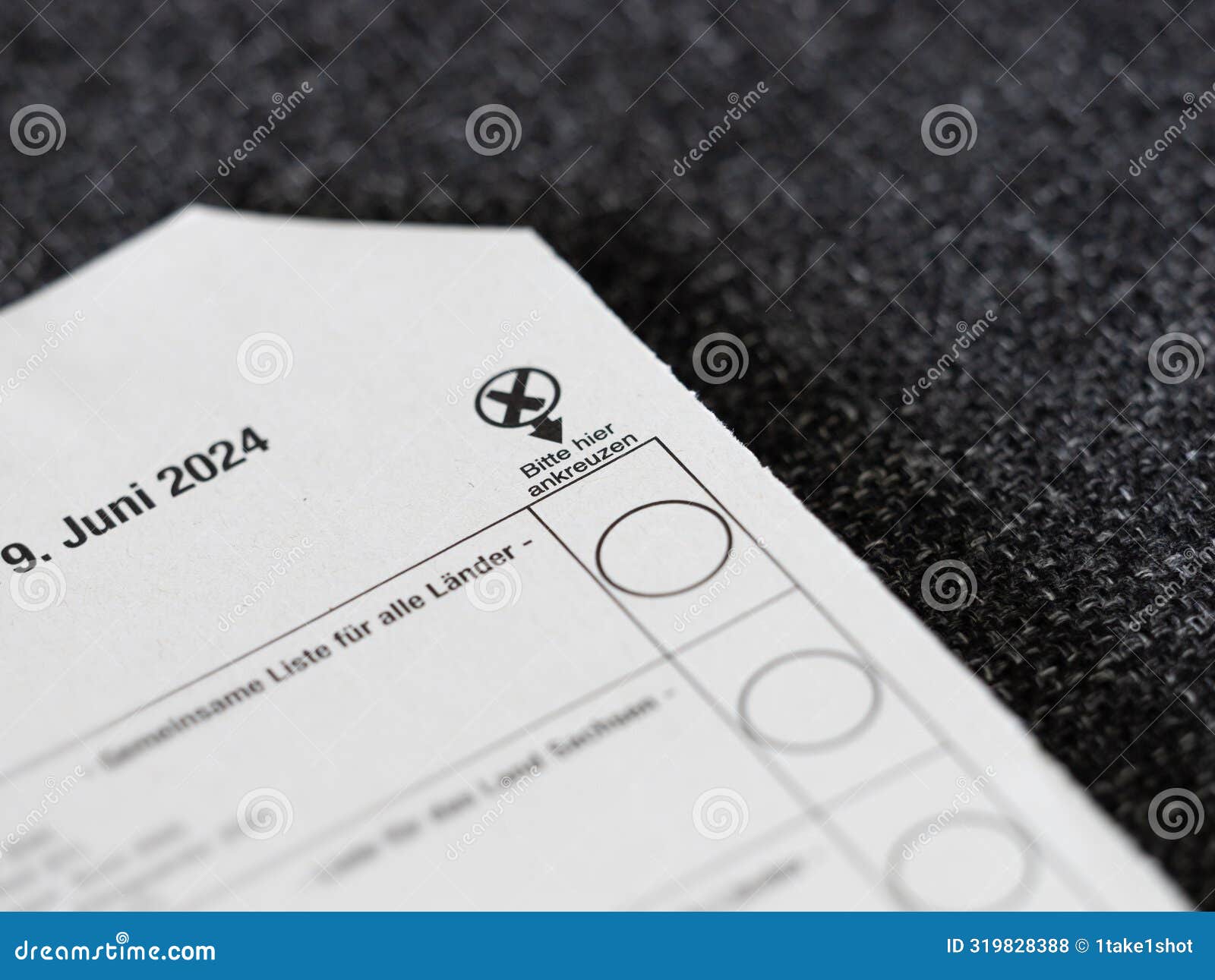 bitte hier ankreuzen (mark with a cross) on a german ballot paper