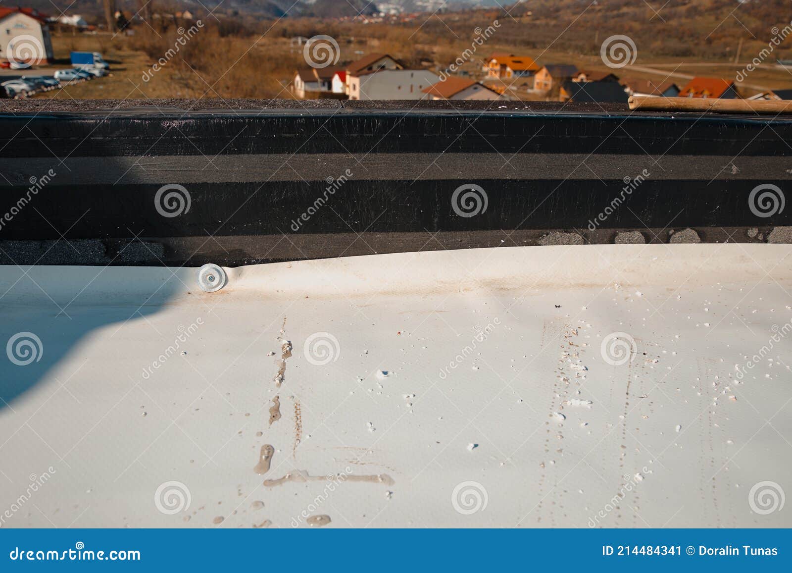 Bituminous Vapor Barrier Mounted on the Attic, Support Layer for