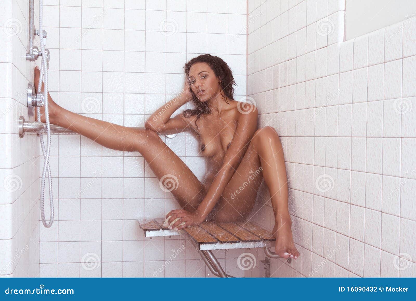 Black Lady Naked In Shower - Nude black shower pic - Nude gallery