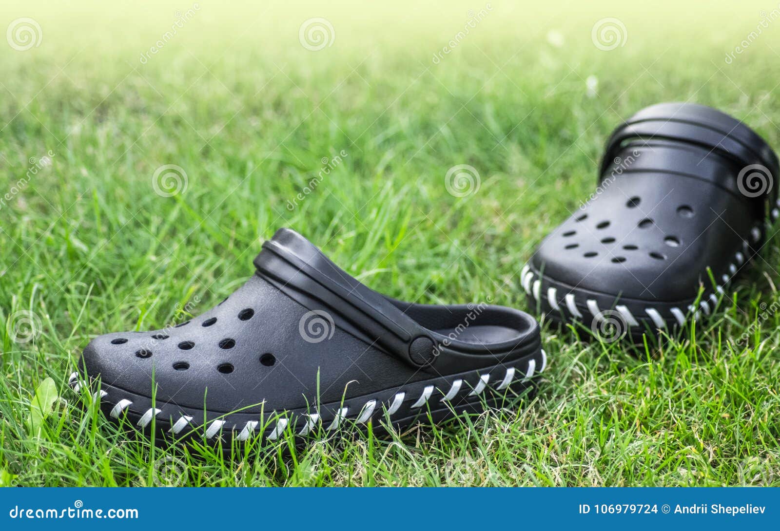 crocs gardening shoes