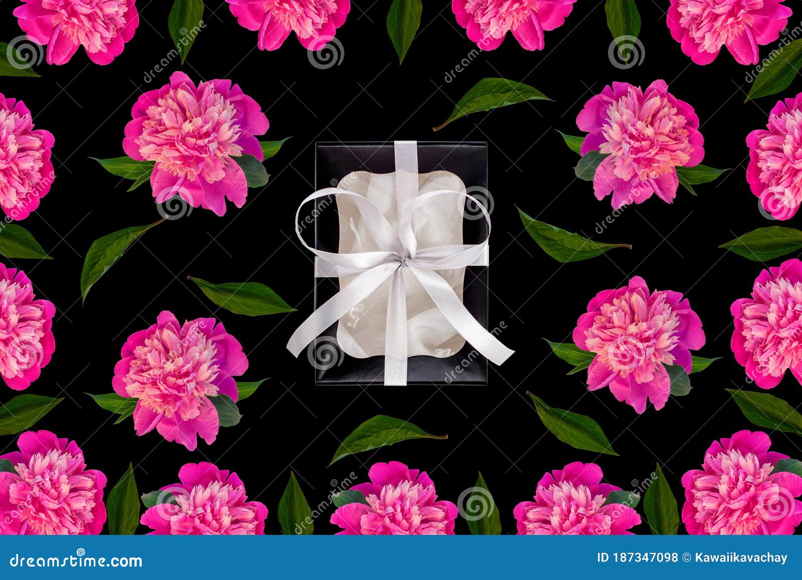 176 Single Pink Gift Box Silver Ribbon Stock Photos - Free & Royalty-Free  Stock Photos from Dreamstime