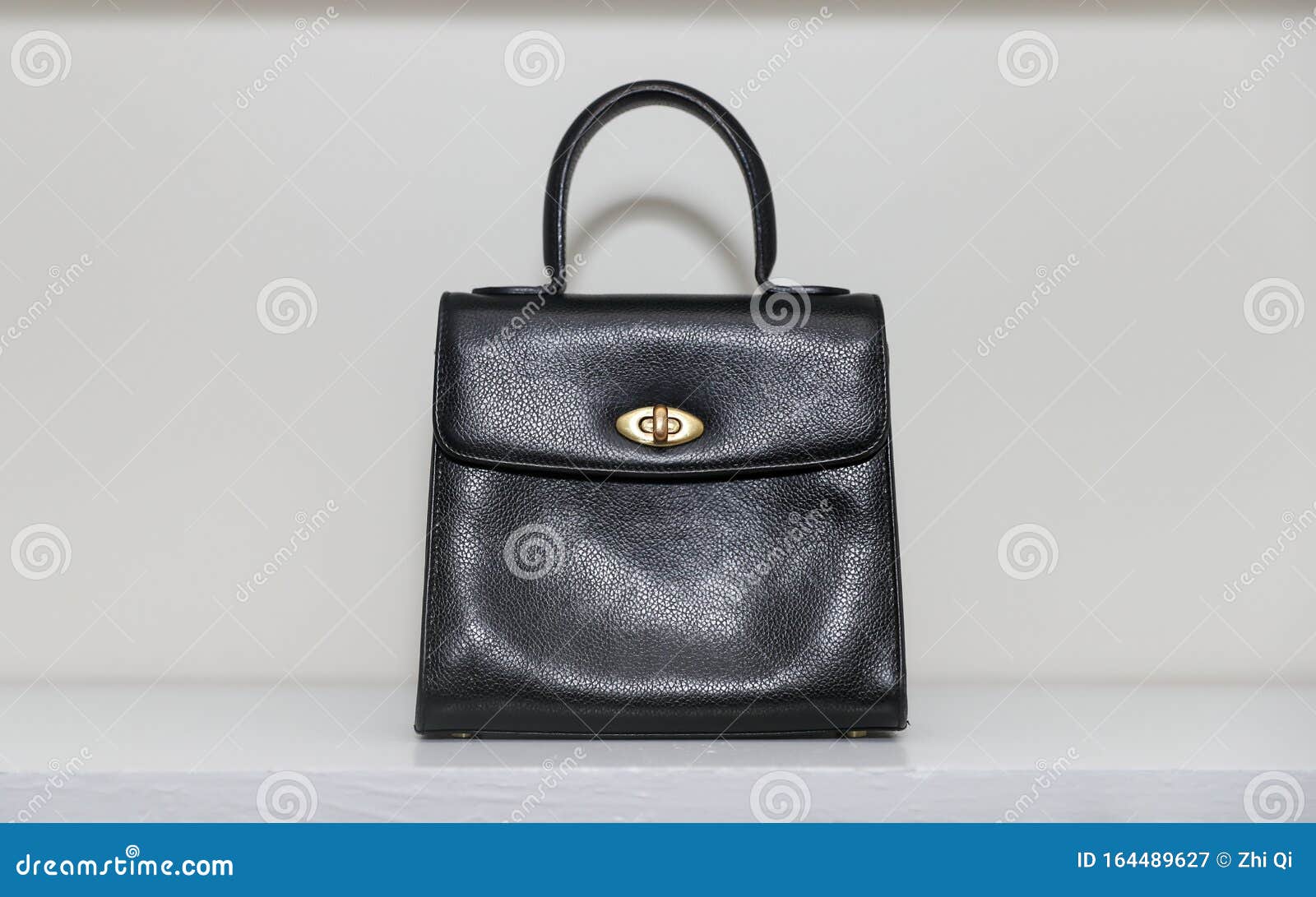 247 Vuitton Handbags Stock Photos - Free & Royalty-Free Stock Photos from  Dreamstime