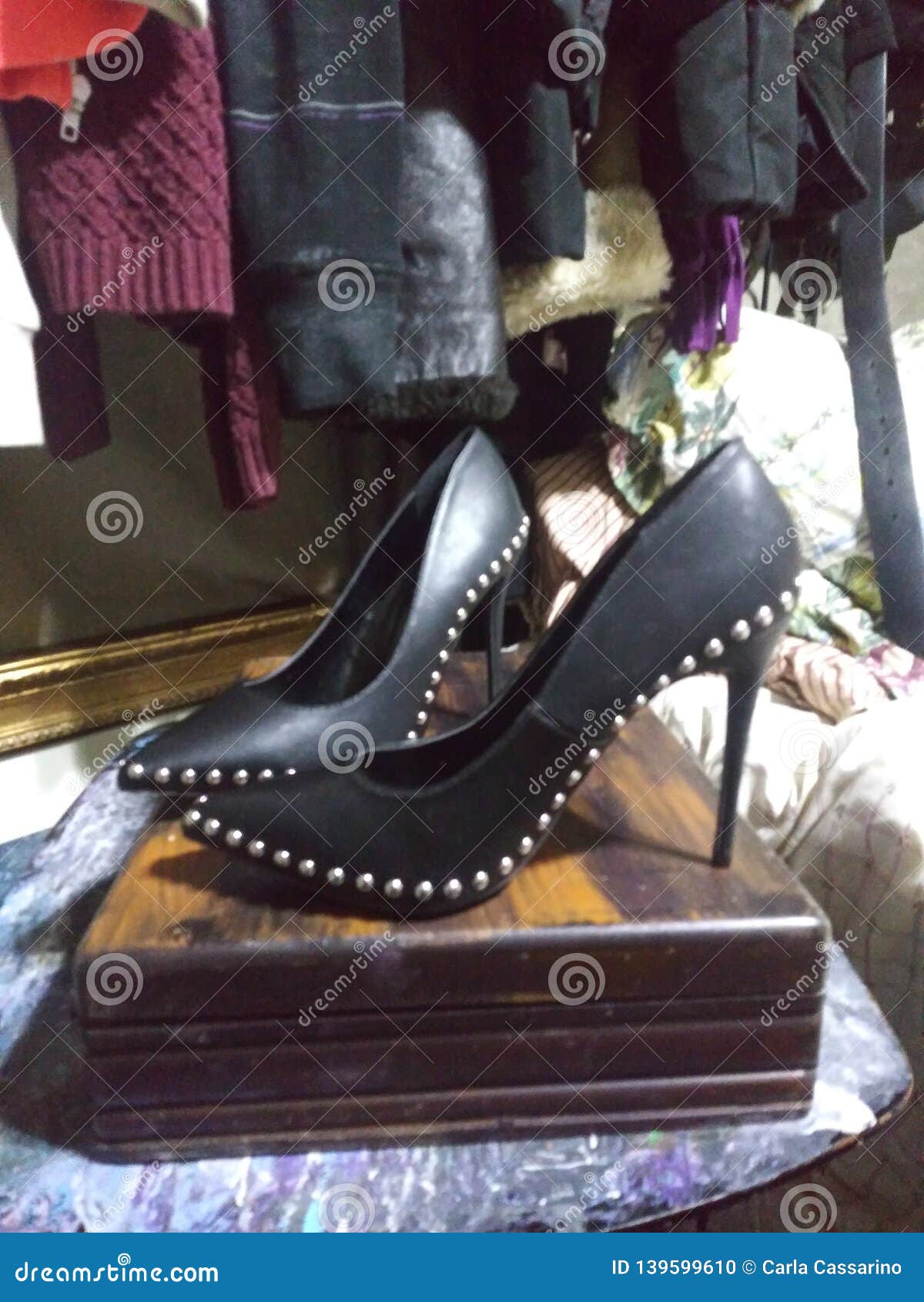 Black Leather Pumps With Studs Stock 
