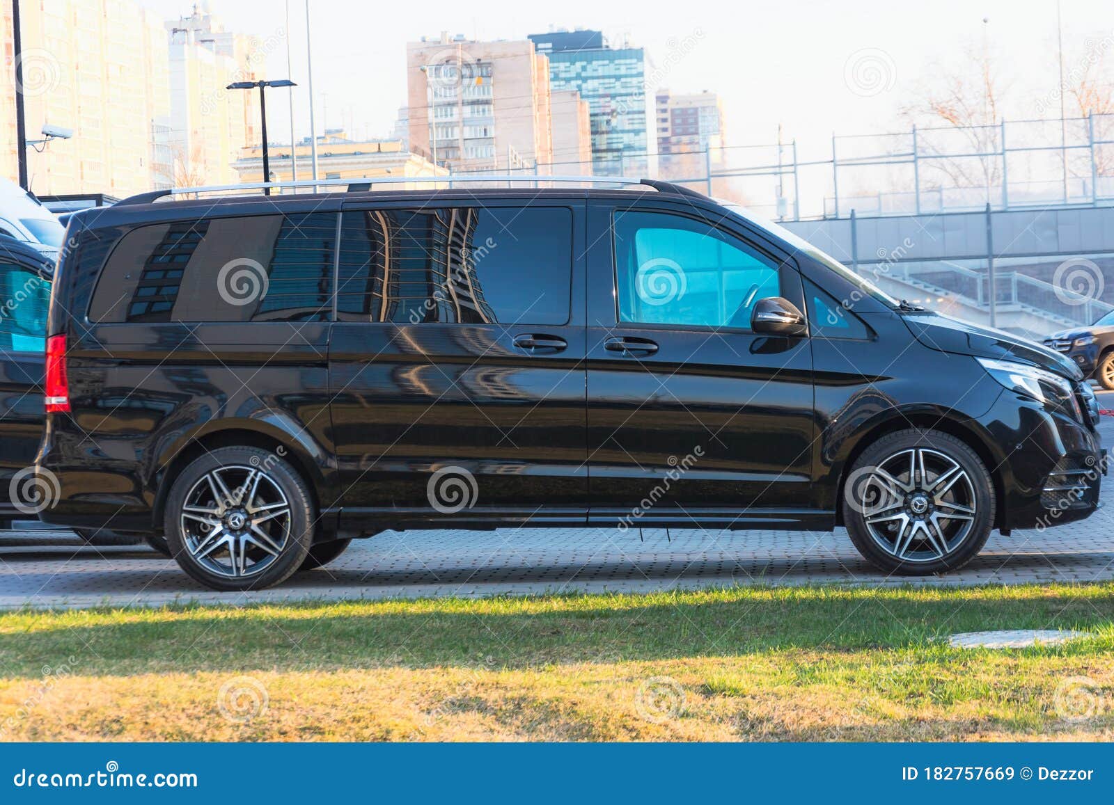 mercedes benz minivan 2020