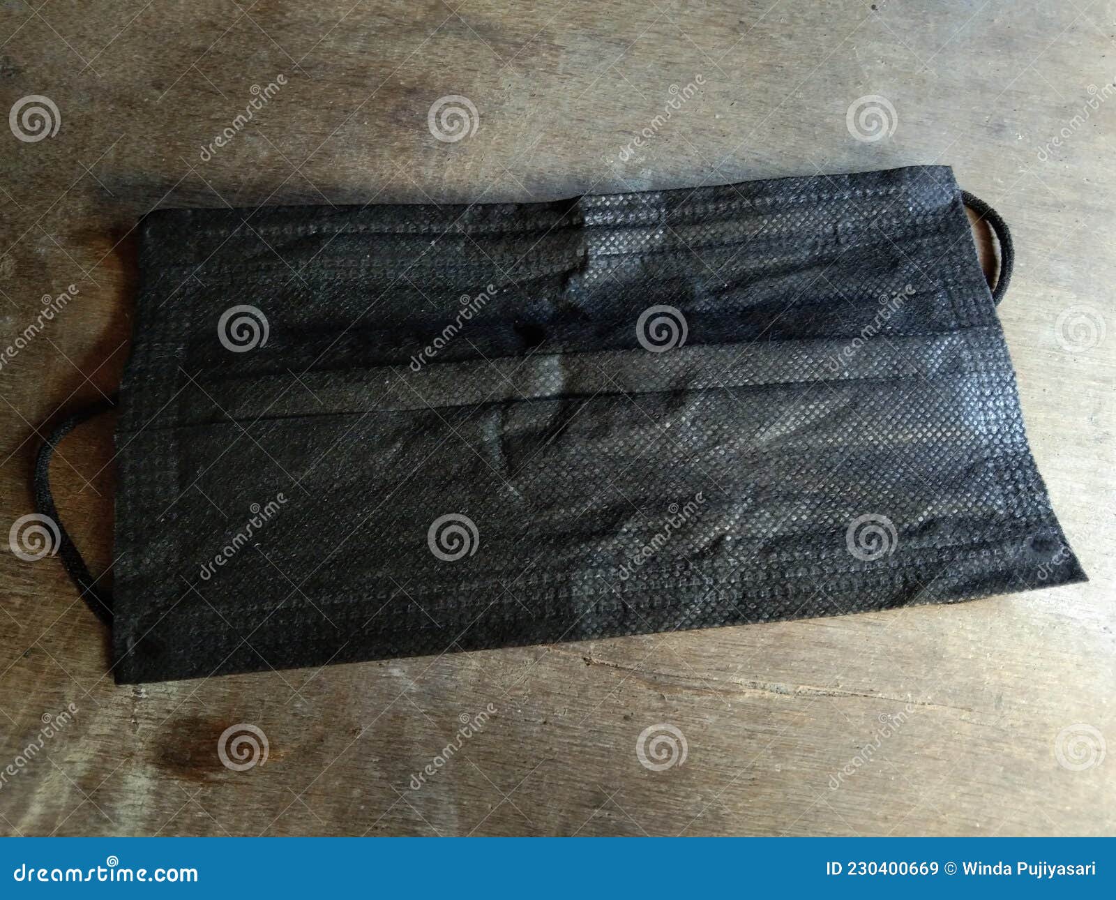 Black Medical Mask, the Material is Quite Thick, Easy To Use and of Course Comfortable Stock