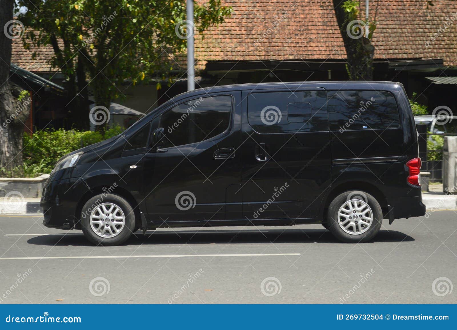 Nissan Van Nv200 Stock Illustrations – 14 Nissan Van Nv200 Stock  Illustrations, Vectors & Clipart - Dreamstime