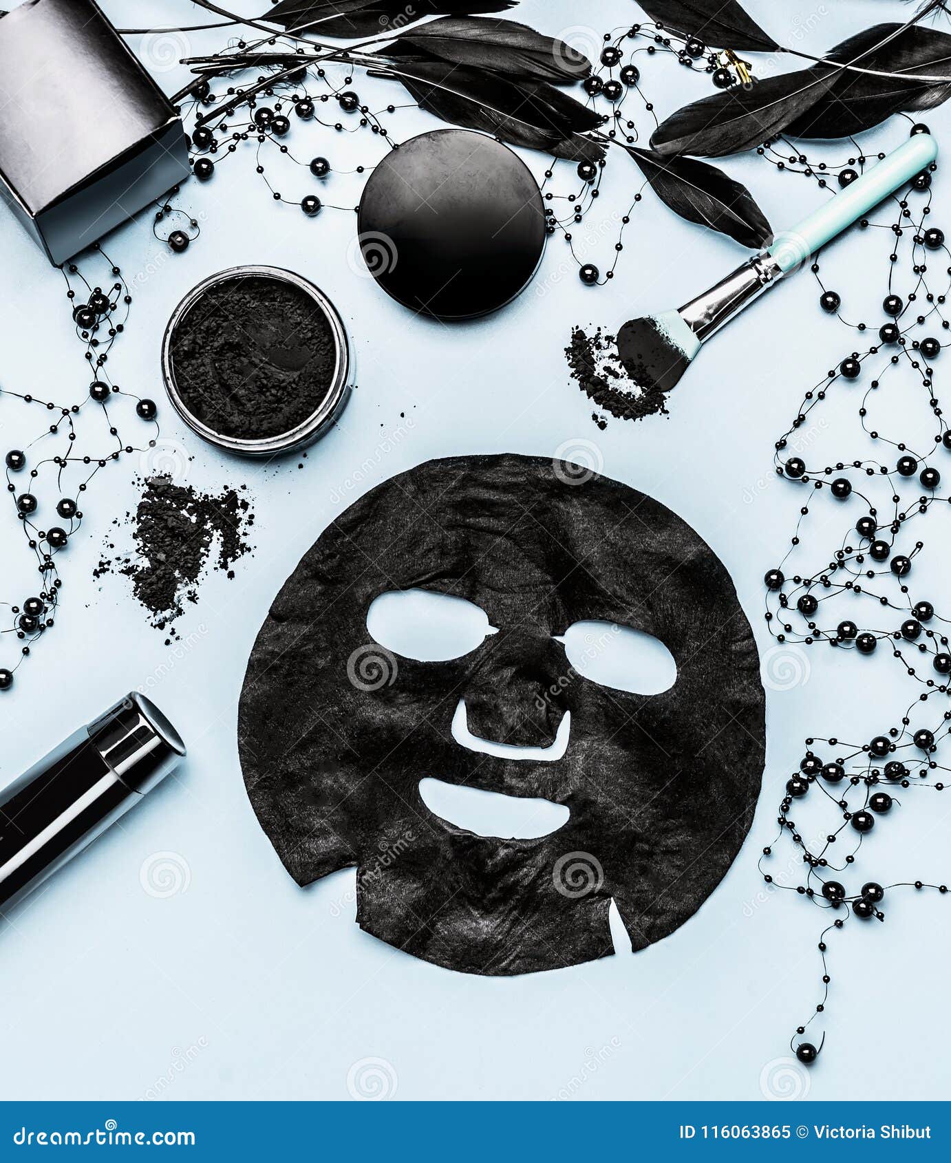 Черная маска косметика. Черная тканевая маска косметика. Mockup косметическая маска. Косметика из бумаги маски. Черные маски с узорами.