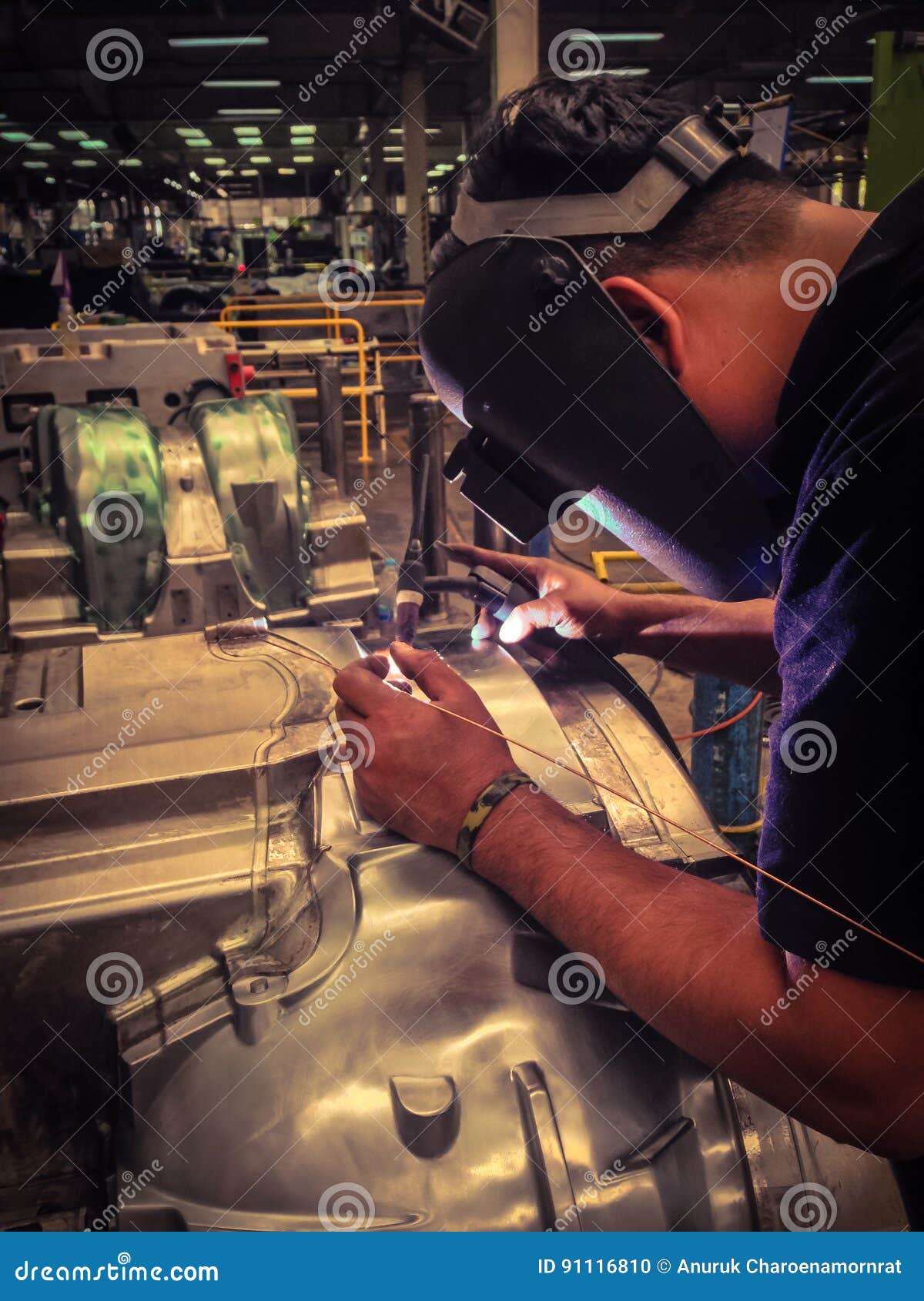 Black Welding Mask from Asian Technician Man Manual Laser Weldin Stock  Photo - Image of drilling, machine: 91116810