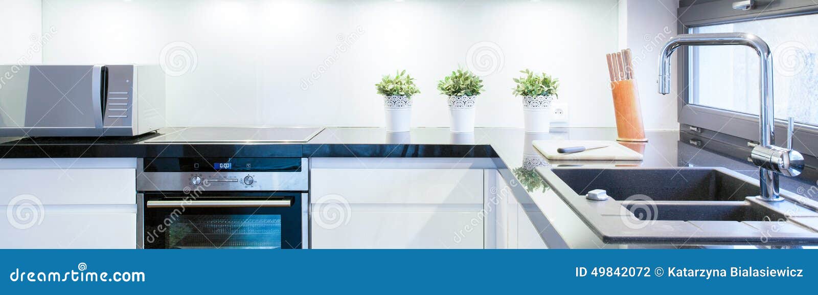 https://thumbs.dreamstime.com/z/black-white-kitchen-view-interior-49842072.jpg