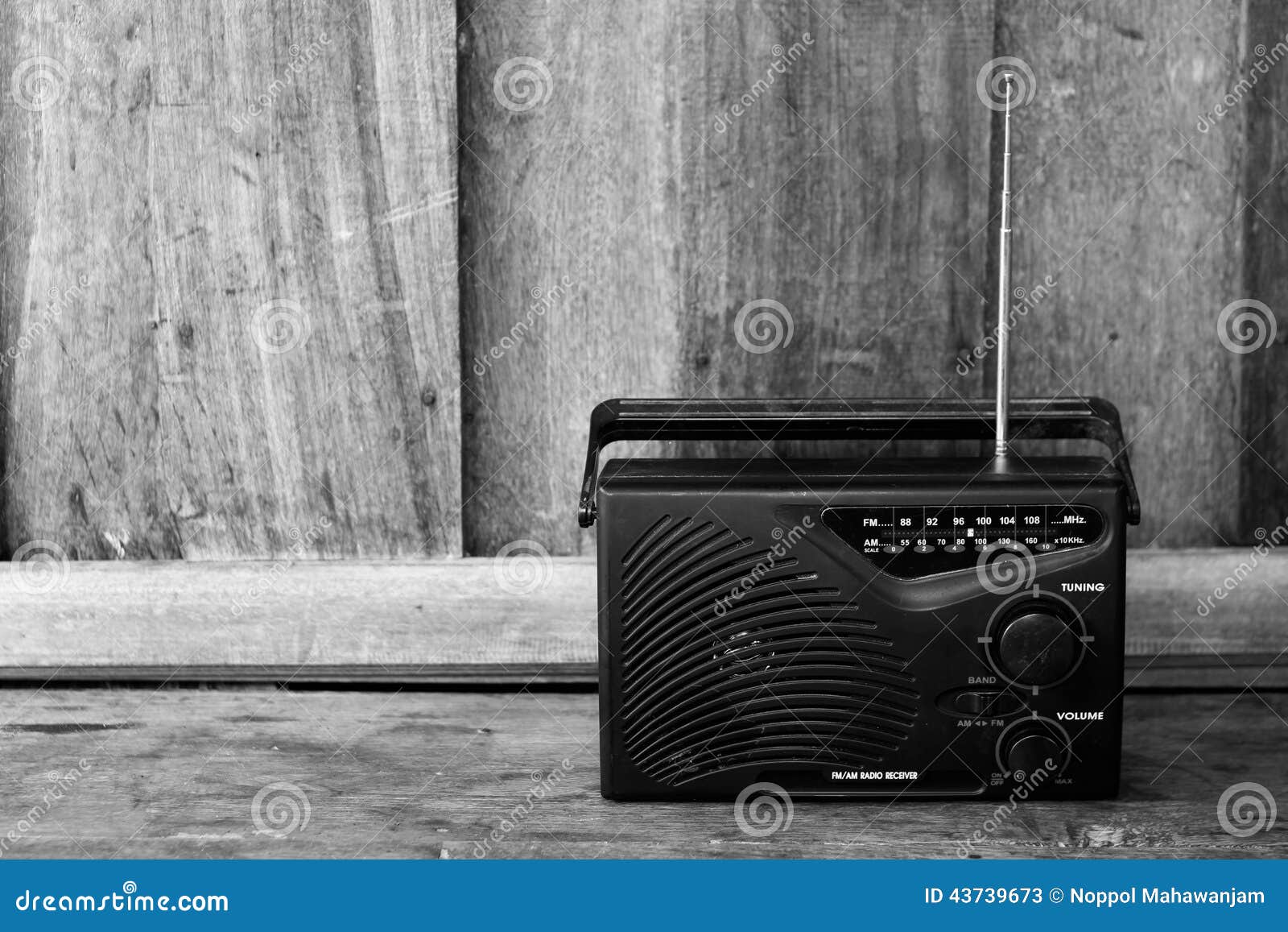 Black and White , Old Transistor Radio Stock Image - Image of communicate,  communication: 43739673