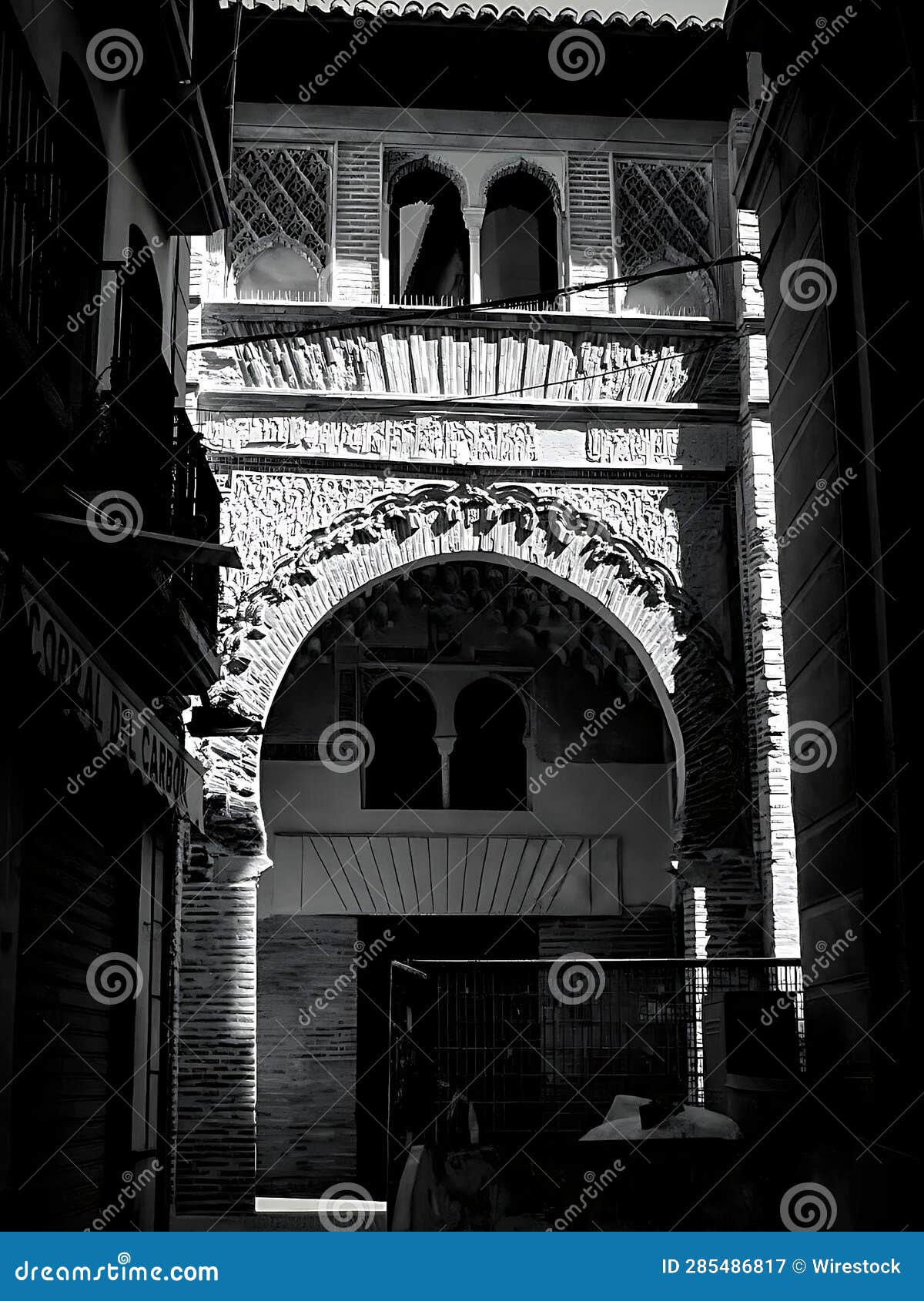 black and white photo of corral de carbon, granada, spain