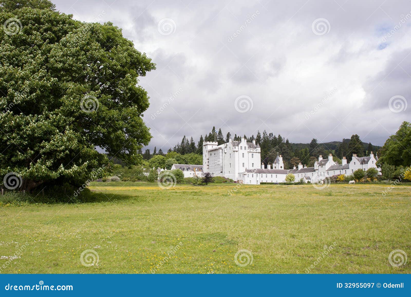 Blair Castle, Scotland stock image. Image of ancient 32955097