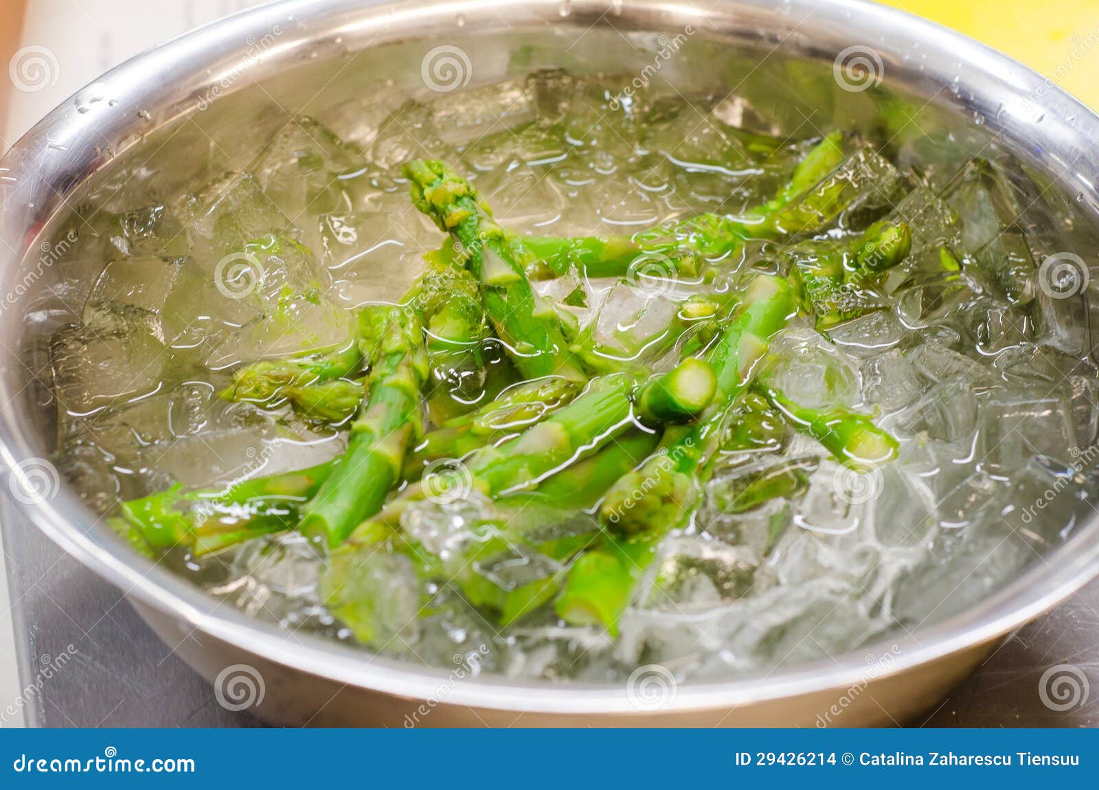 Blanching asparagus stock photo. Image of cooking, asparagus 29426214