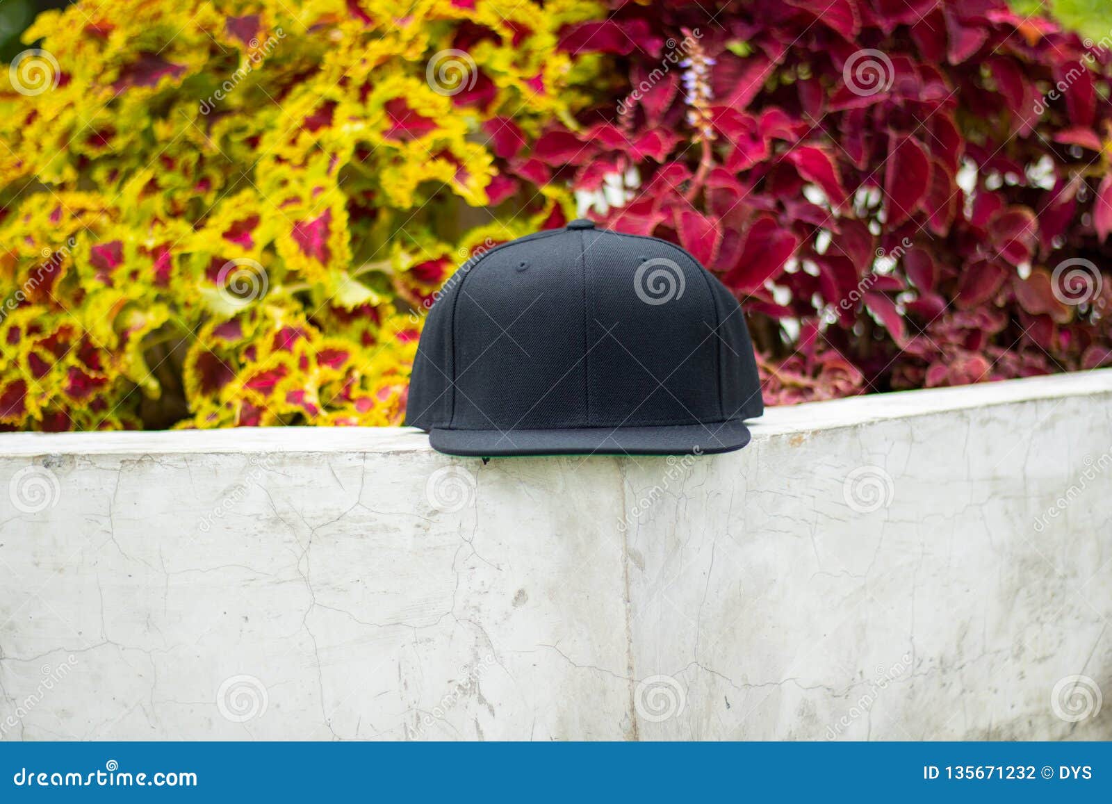 Download Blank Black Snapback Hat Cap Flat Visor With Black Color ...